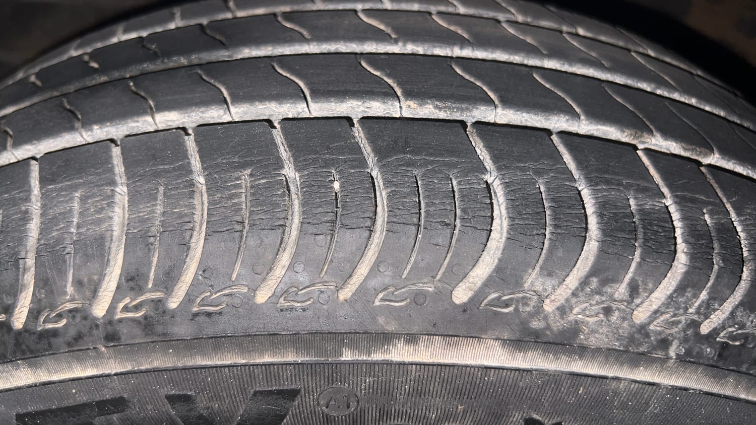 Used 2020 Maruti Suzuki S-Presso VXi (O) AMT Petrol Automatic tyres LEFT FRONT TYRE TREAD VIEW