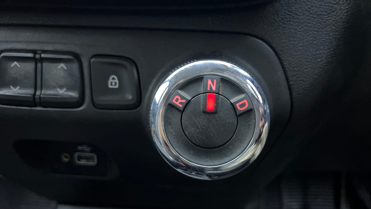 Used 2019 Renault Kwid 1.0 RXT AMT Opt Petrol Automatic interior GEAR  KNOB VIEW