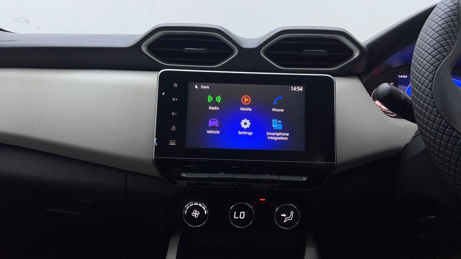 Used 2021 Nissan Magnite XV Turbo CVT Petrol Automatic top_features Touch screen infotainment system
