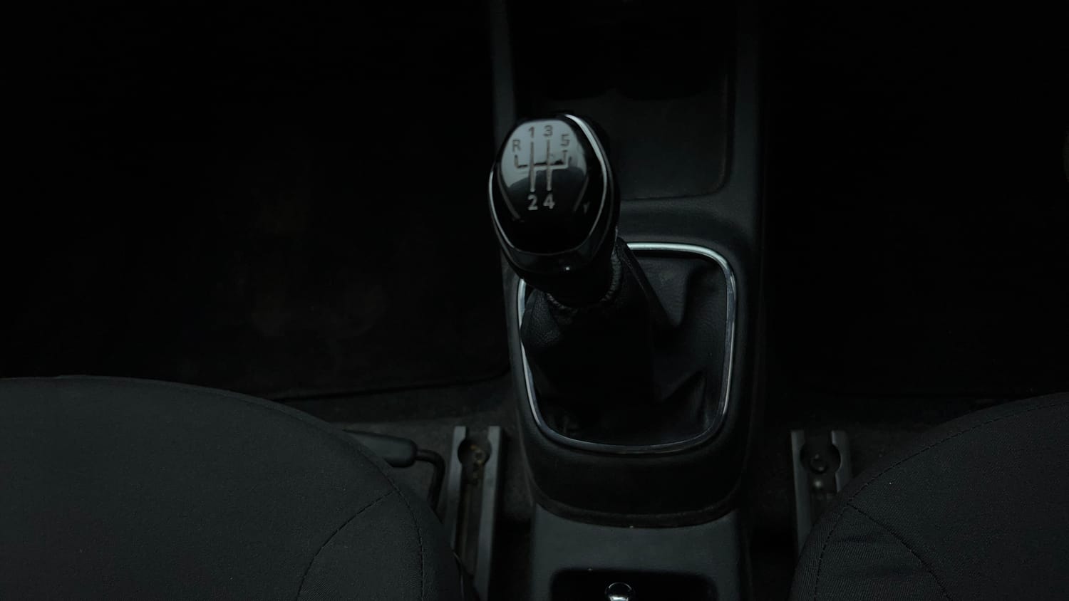 Used 2019 Renault Kwid RXT (O) 1.0 SCE Edition Petrol Manual interior GEAR  KNOB VIEW