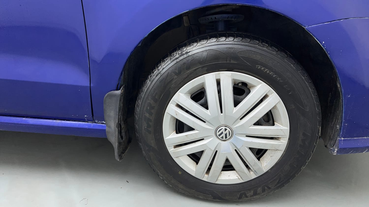 Used 2019 Volkswagen Ameo Trendline 1.0L (P) Petrol Manual tyres RIGHT FRONT TYRE RIM VIEW