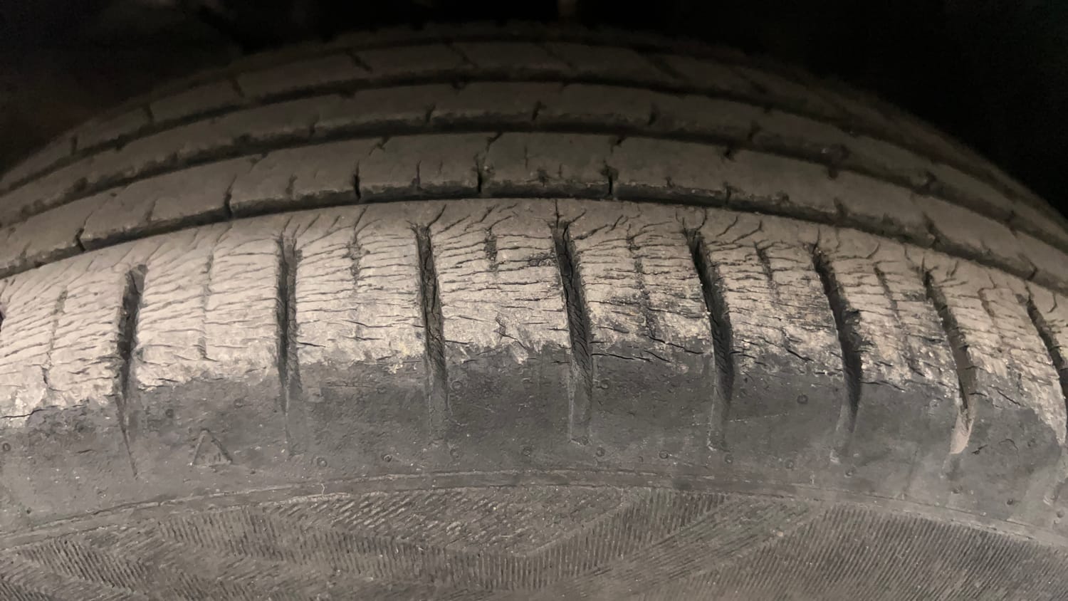 Used 2020 Maruti Suzuki Baleno Zeta Petrol Manual tyres LEFT FRONT TYRE TREAD VIEW