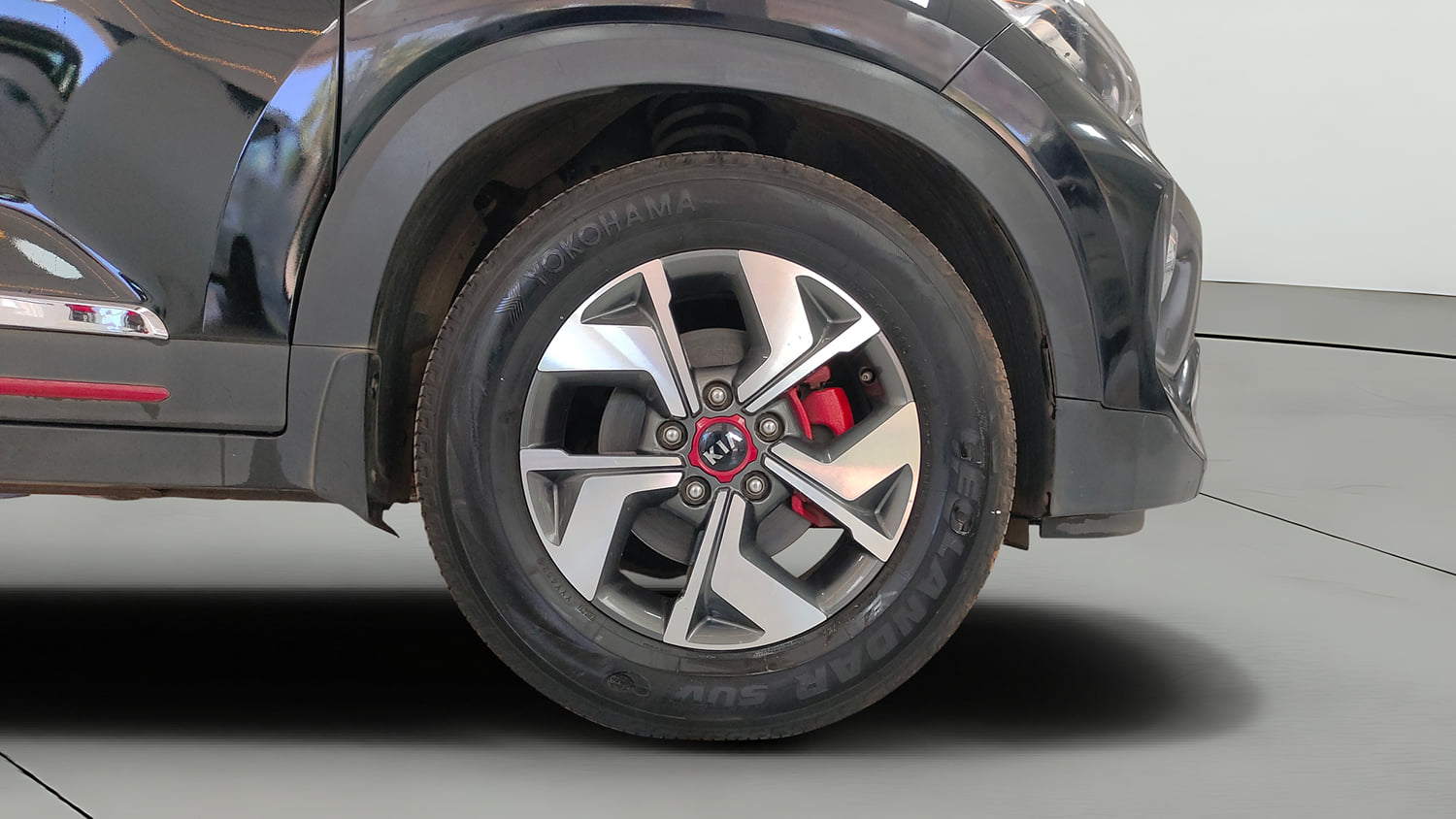 Used 2020 Kia Sonet GTX Plus 1.5 AT Diesel Automatic tyres RIGHT FRONT TYRE RIM VIEW