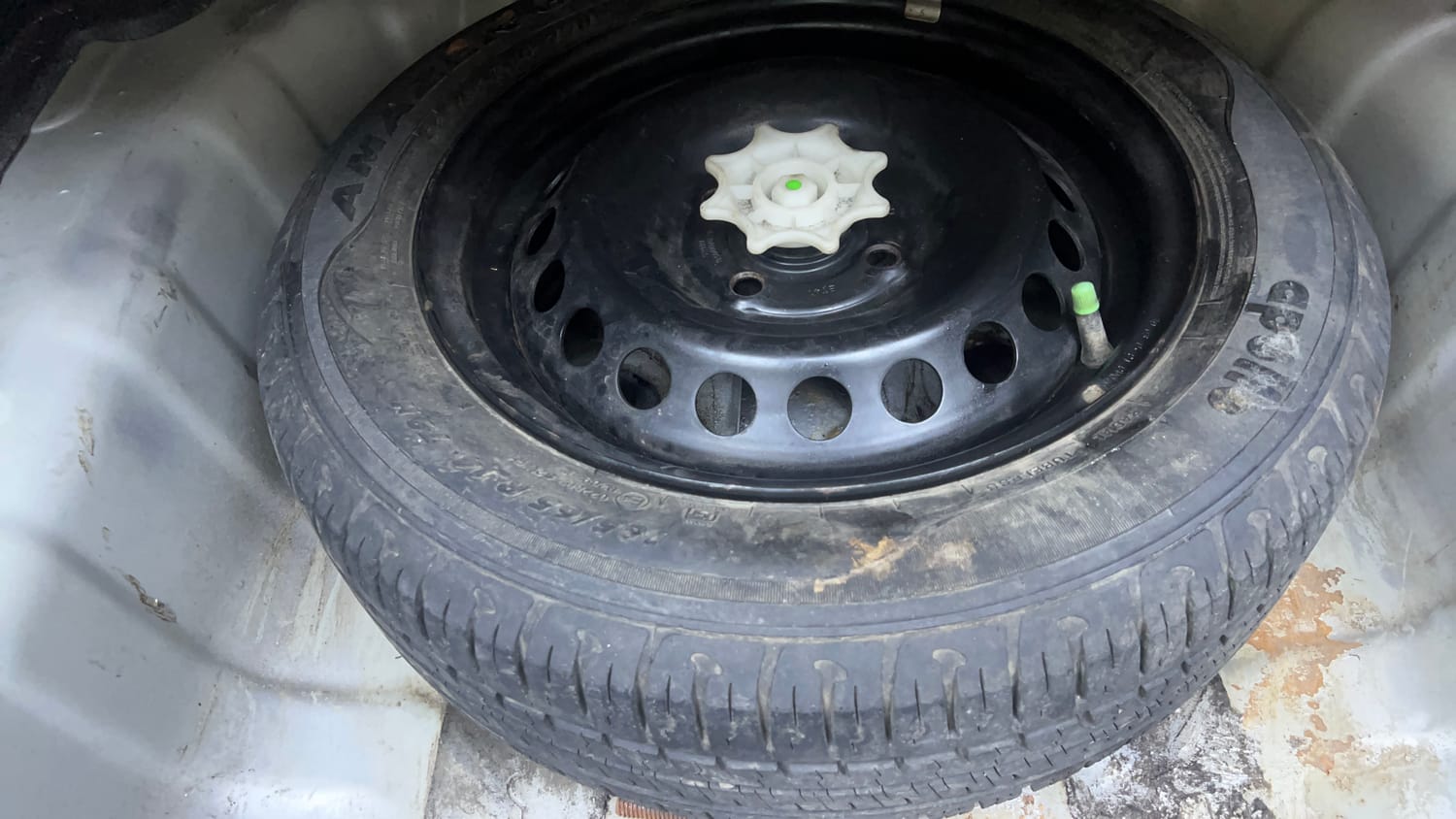 Used 2015 Hyundai Xcent S 1.2 (O) Petrol Manual tyres SPARE TYRE VIEW