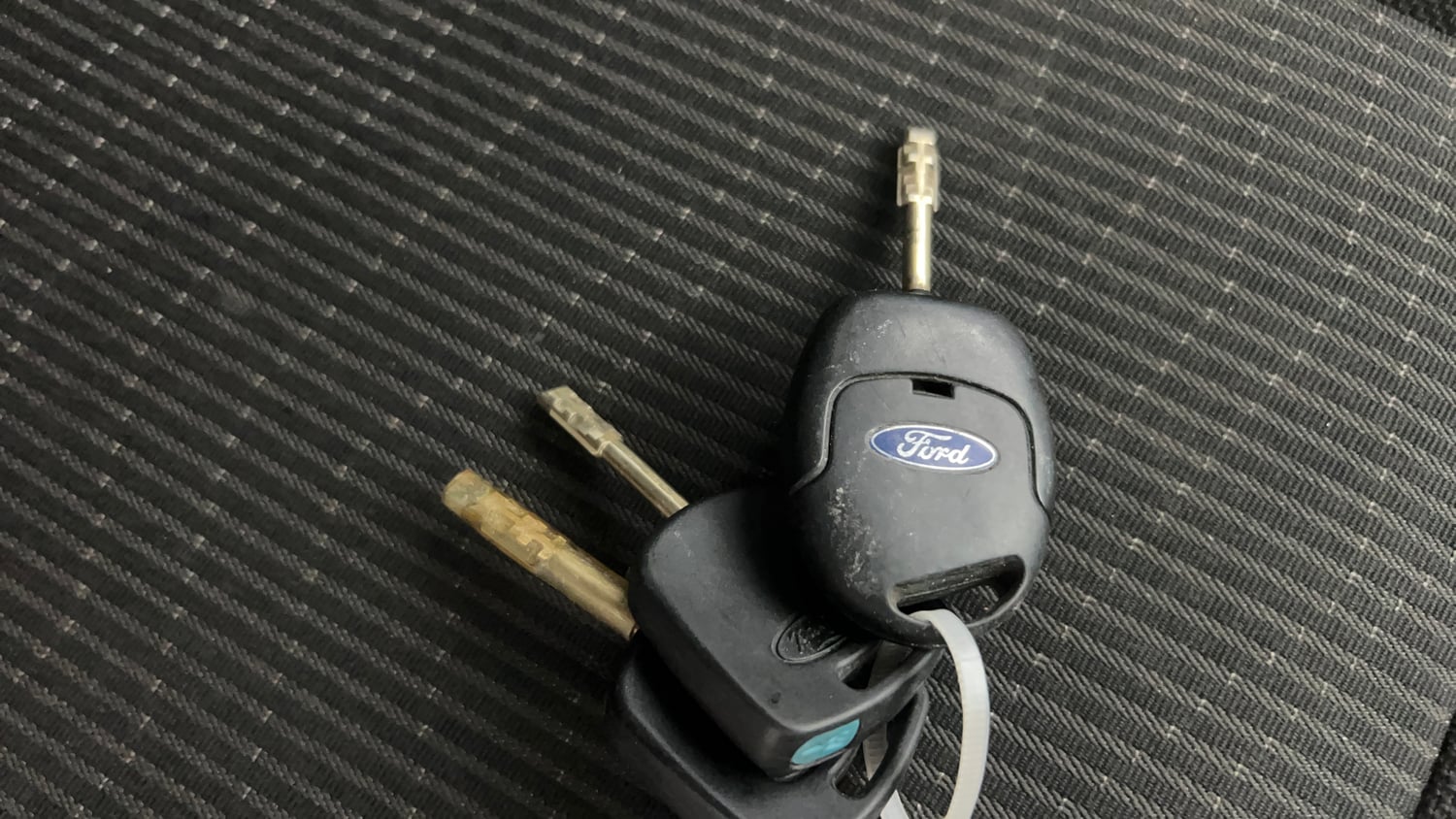 Used 2015 Ford Figo Duratec Petrol ZXI 1.2 Petrol Manual extra CAR KEY VIEW