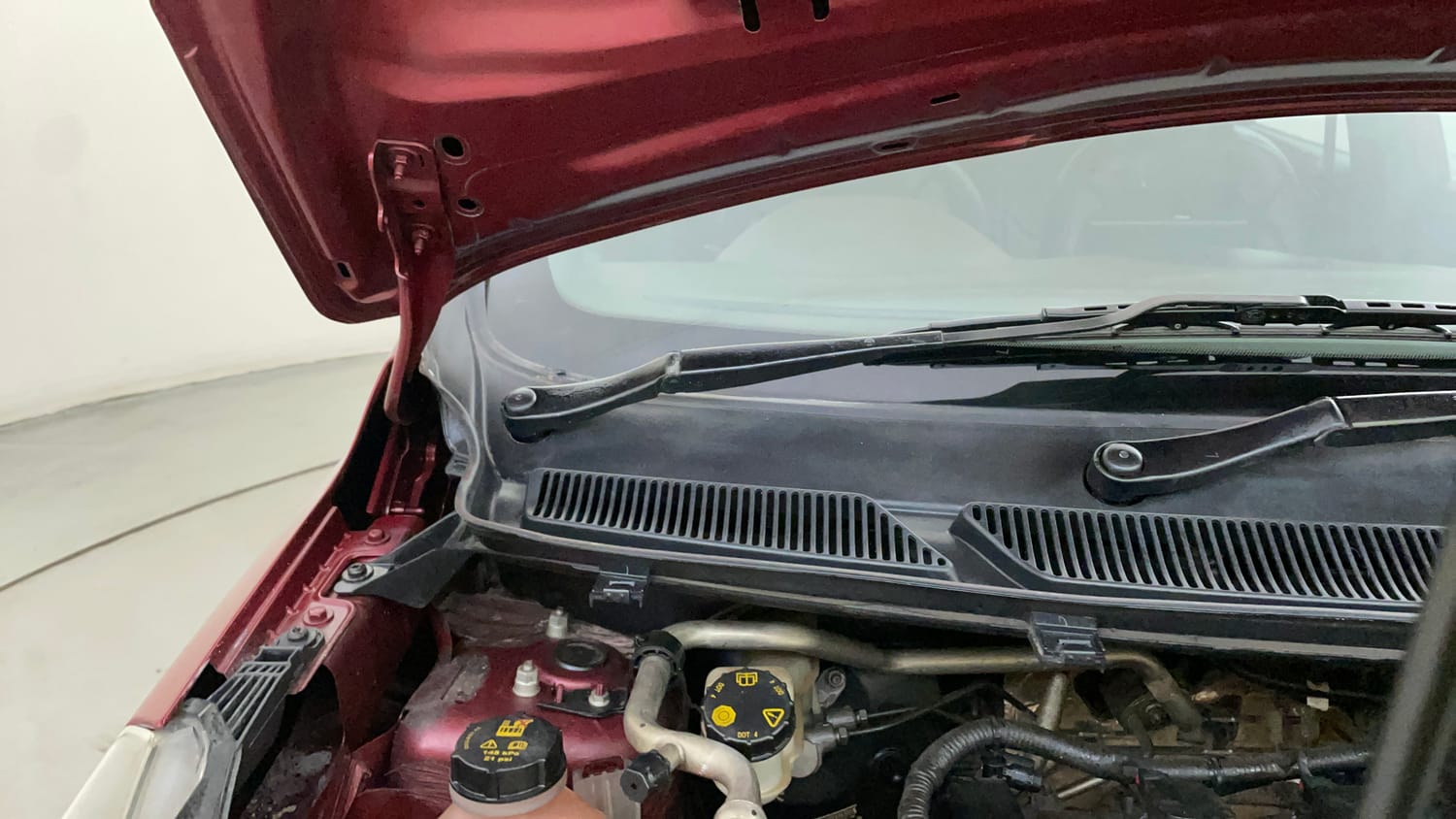 Used 2019 Ford Freestyle Titanium 1.2 Ti-VCT Petrol Manual engine ENGINE RIGHT SIDE HINGE & APRON VIEW