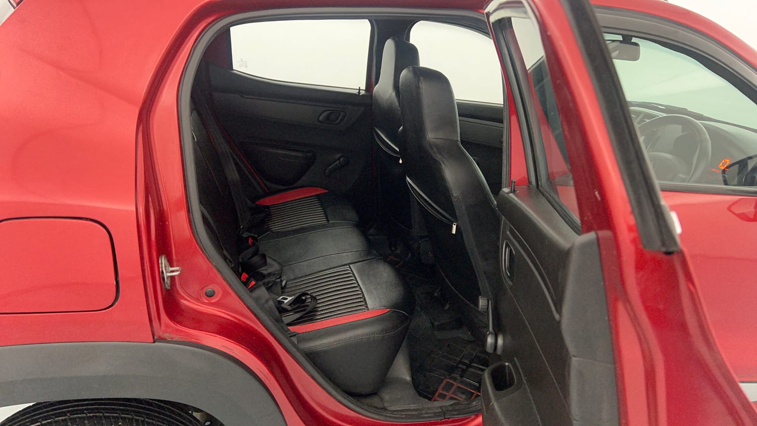 Used 2018 Renault Kwid RXT (O) 1.0 SCE Edition Petrol Manual interior RIGHT SIDE REAR DOOR CABIN VIEW