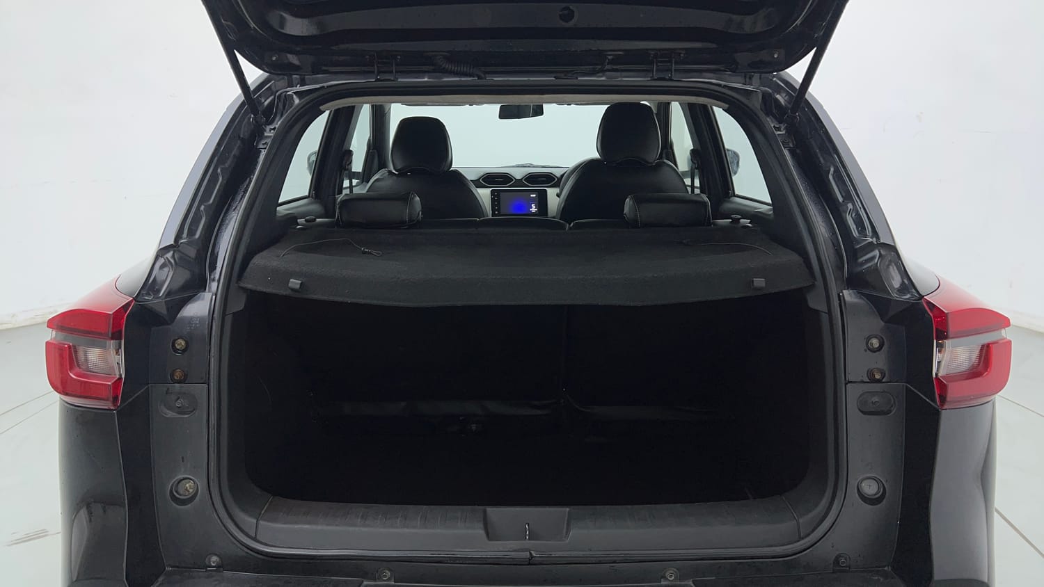 Used 2021 Nissan Magnite XV Turbo CVT Petrol Automatic interior DICKY INSIDE VIEW