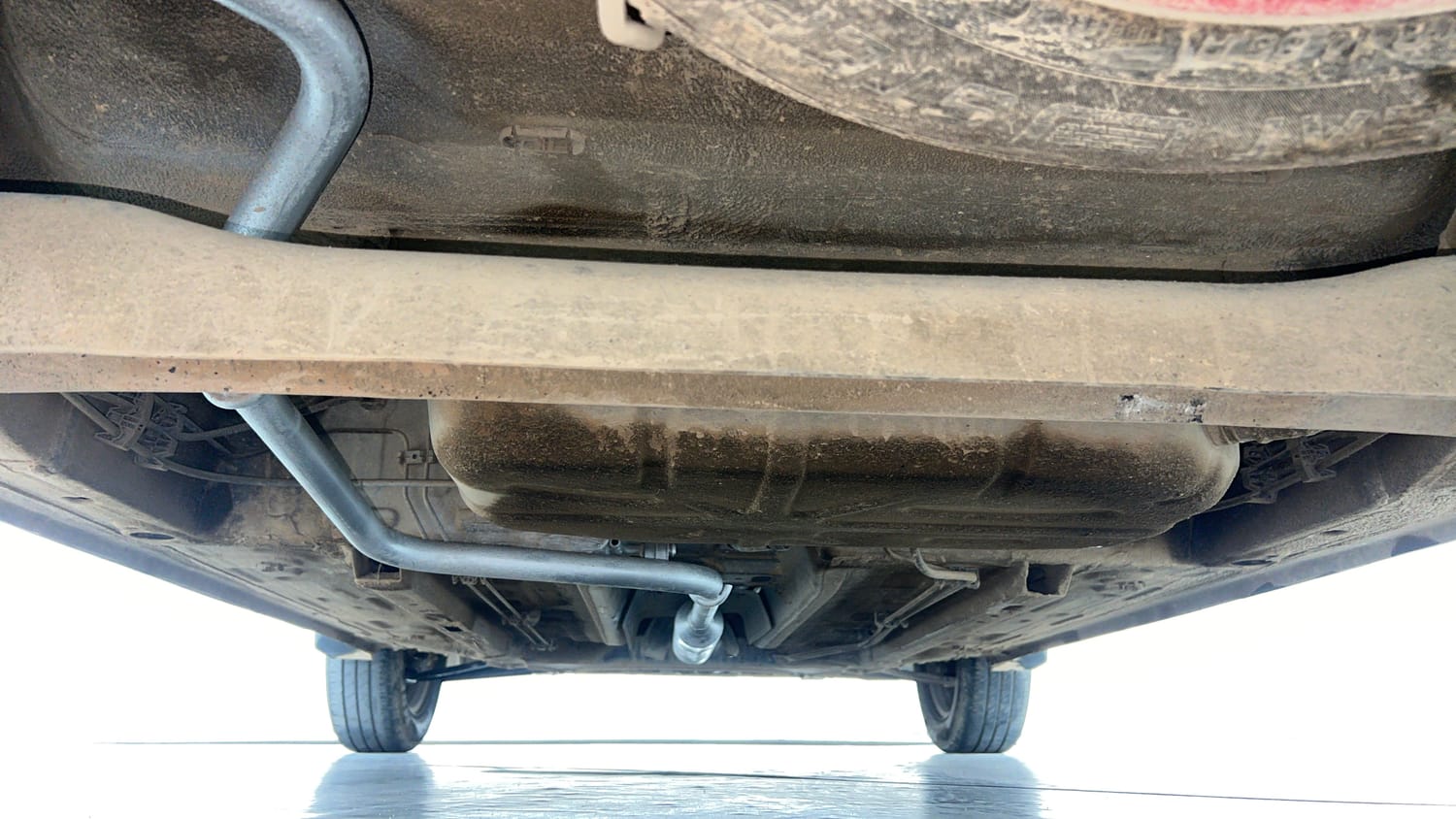 Used 2022 Renault Triber RXZ EASY-R AMT Dual Tone Petrol Automatic extra REAR UNDERBODY VIEW (TAKEN FROM REAR)