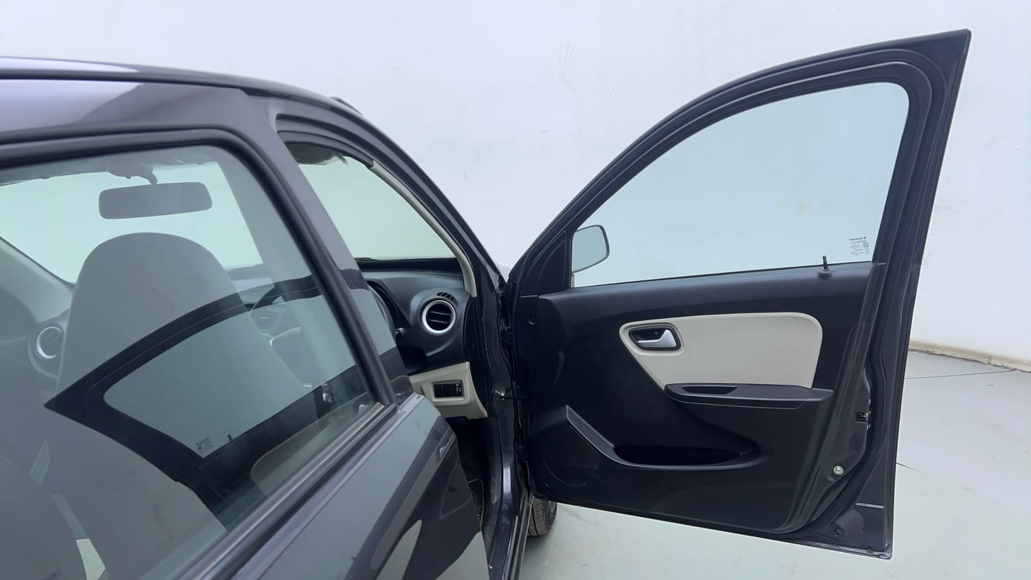 Used 2022 Maruti Suzuki Alto 800 LXi Petrol Manual interior RIGHT FRONT DOOR OPEN VIEW