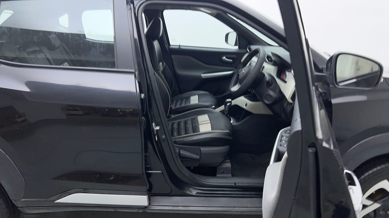 Used 2021 Nissan Magnite XV Turbo CVT Petrol Automatic interior RIGHT SIDE FRONT DOOR CABIN VIEW