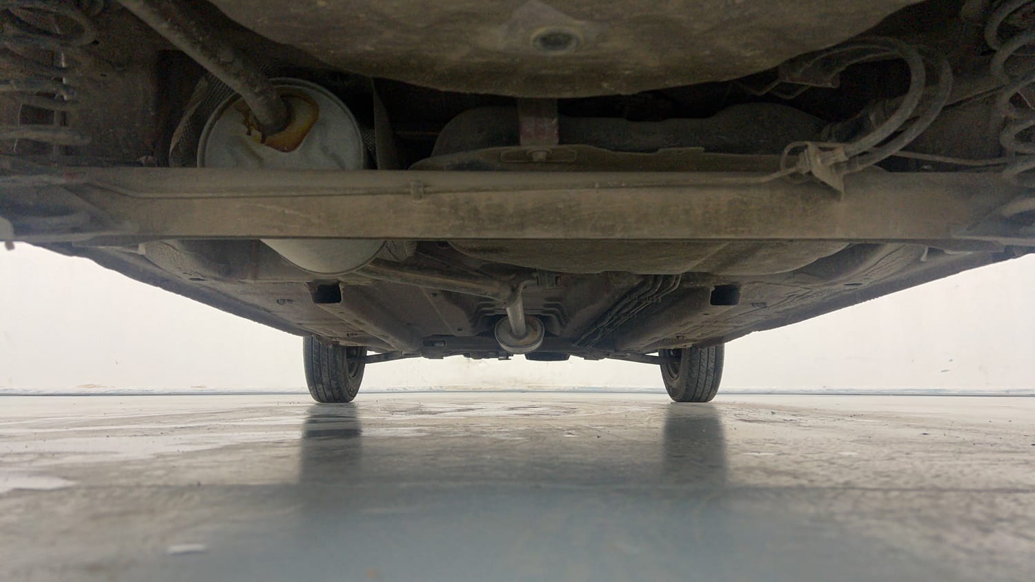 Used 2018 Renault Kwid 1.0 RXL Petrol Manual extra REAR UNDERBODY VIEW (TAKEN FROM REAR)