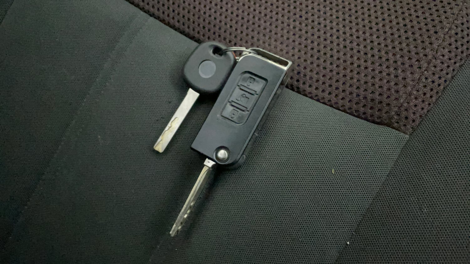 Used 2015 Mahindra XUV500 W6 Diesel Manual extra CAR KEY VIEW