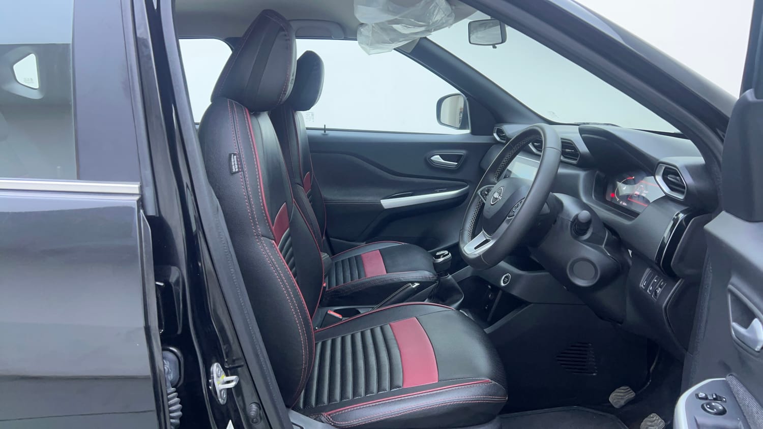 Used 2023 Nissan Magnite XV Premium Turbo Petrol Manual interior RIGHT SIDE FRONT DOOR CABIN VIEW