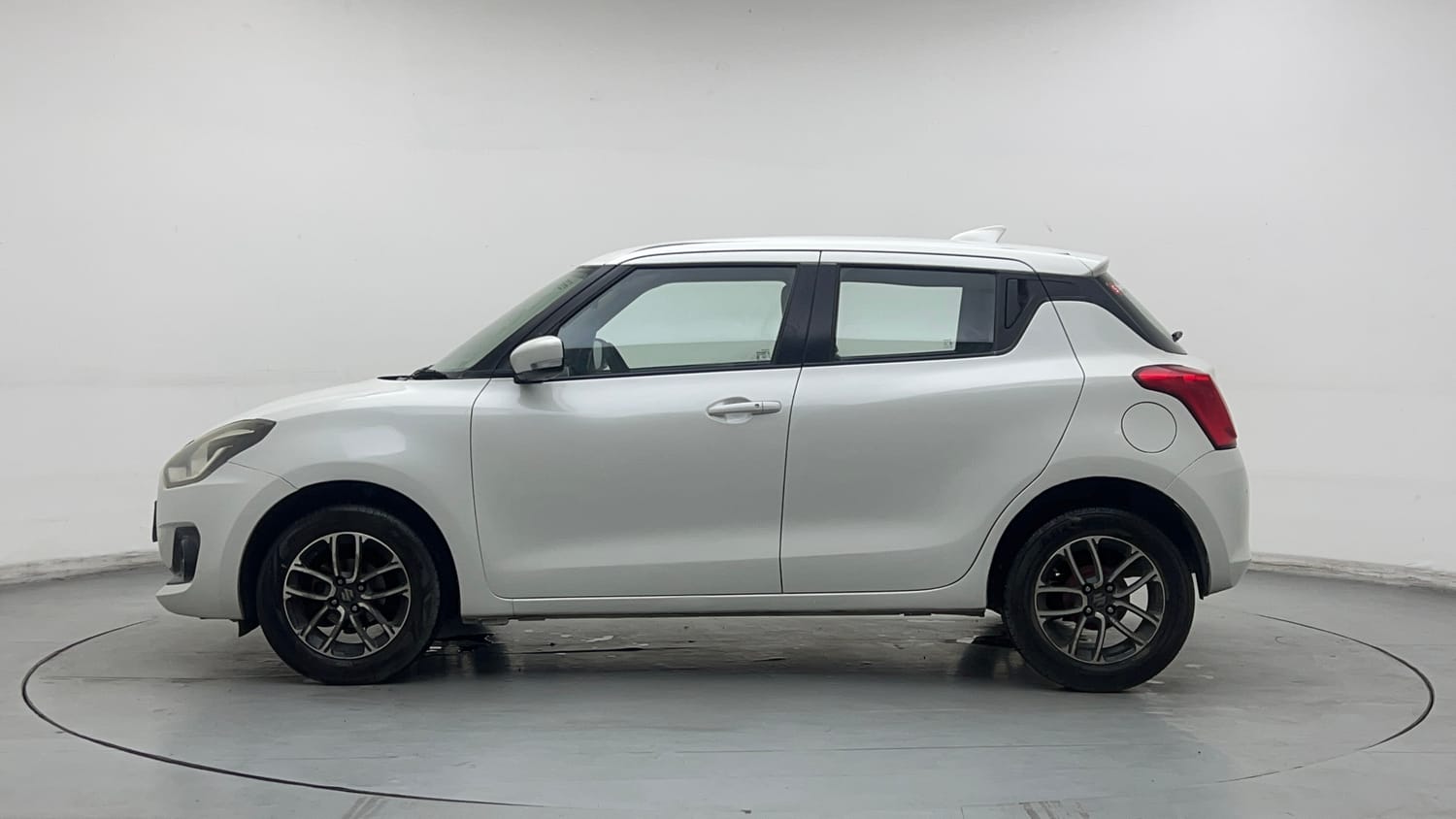 Used 2018 Maruti Suzuki Swift ZXi Plus Petrol Manual exterior LEFT SIDE VIEW