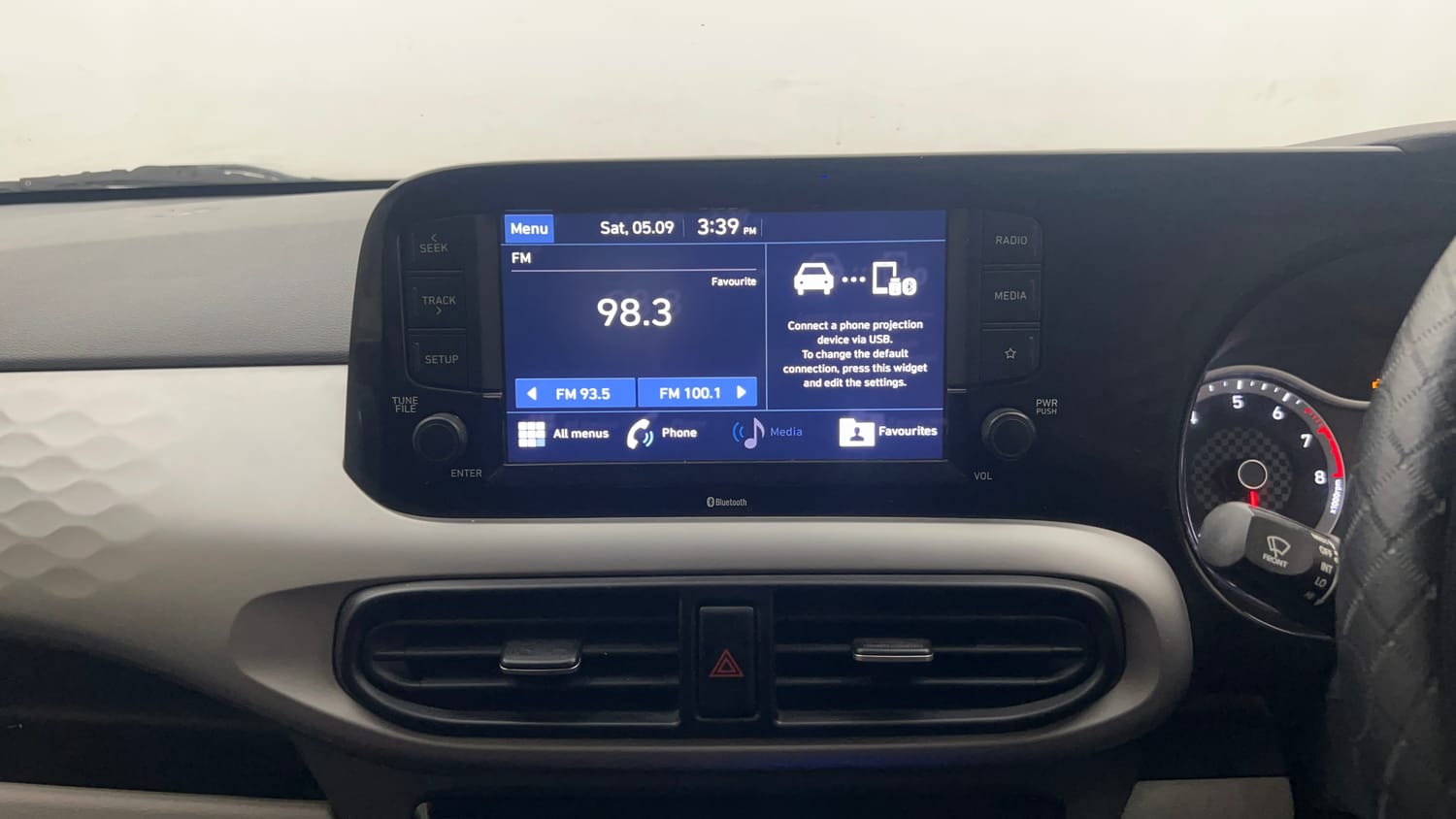 Used 2022 Hyundai Grand i10 Nios Sportz AMT 1.2 Kappa VTVT Petrol Automatic top_features Touch screen infotainment system