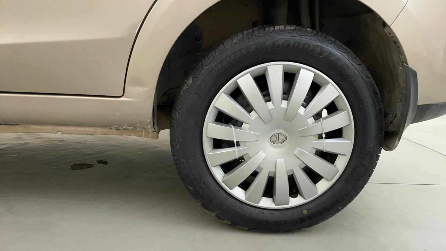 Used 2015 Tata Zest XM Petrol Petrol Manual tyres LEFT REAR TYRE RIM VIEW