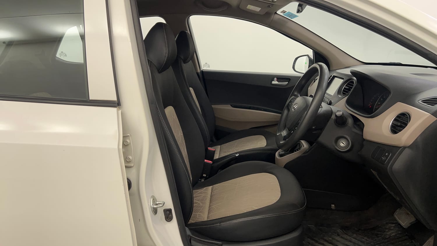 Used 2017 Hyundai Grand i10 Sportz (O) AT 1.2 Kappa VTVT Petrol Automatic interior RIGHT SIDE FRONT DOOR CABIN VIEW