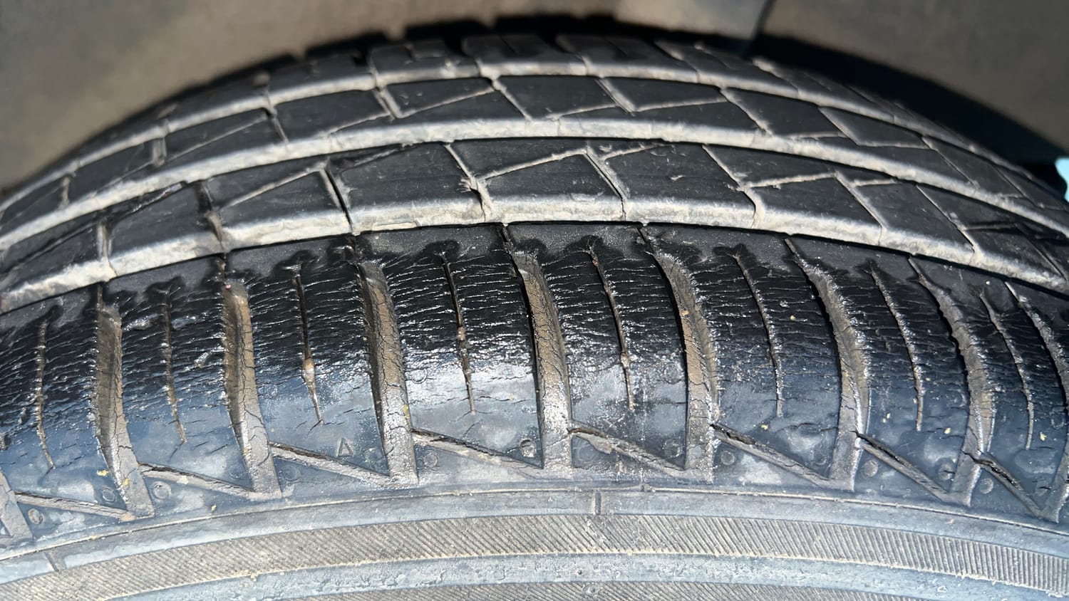 Used 2020 Renault Kwid RXT Petrol Manual tyres LEFT REAR TYRE TREAD VIEW