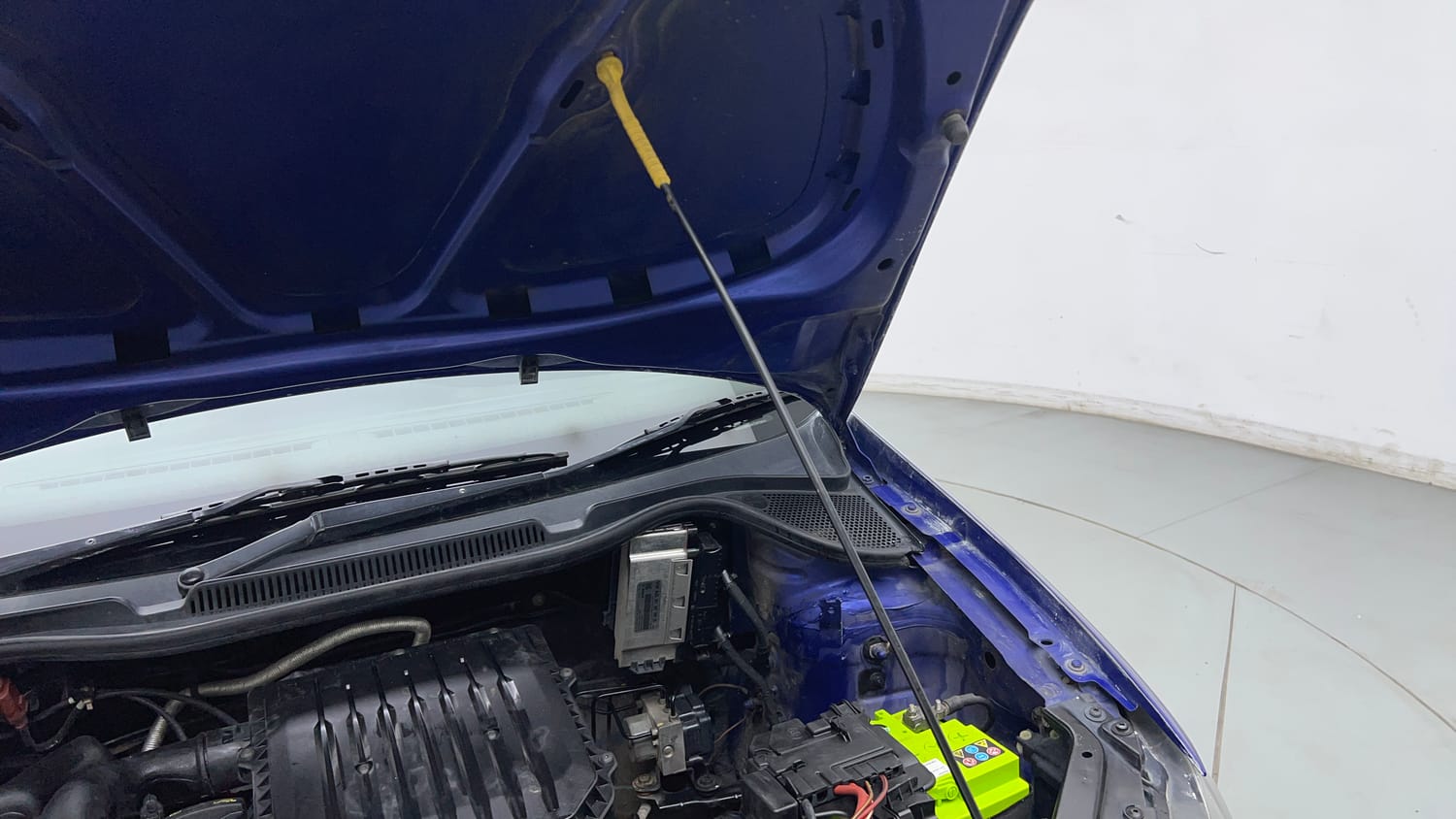 Used 2019 Volkswagen Ameo Trendline 1.0L (P) Petrol Manual engine ENGINE LEFT SIDE HINGE & APRON VIEW
