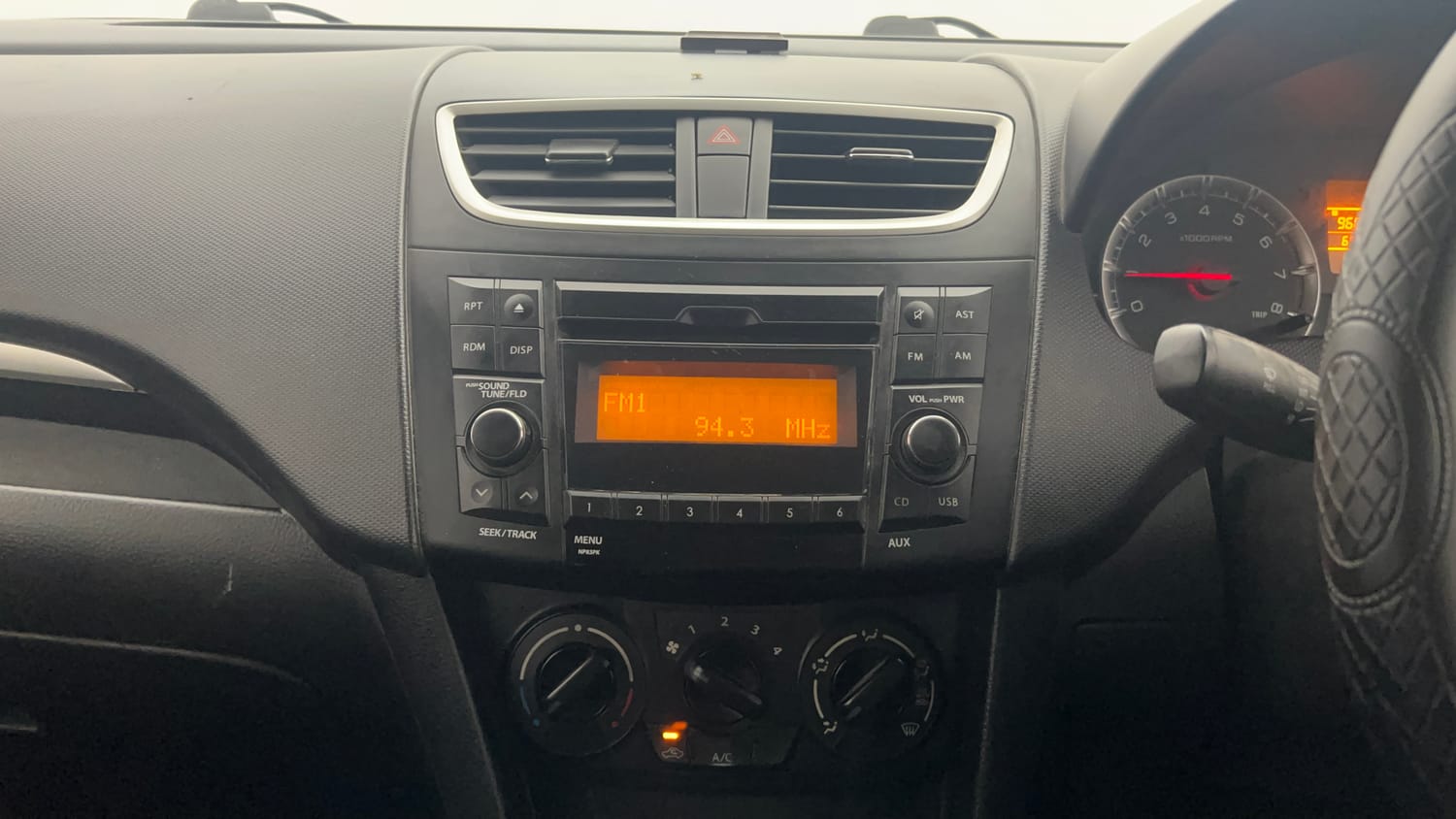 Used 2016 Maruti Suzuki Swift VXi Petrol Manual interior MUSIC SYSTEM & AC CONTROL VIEW