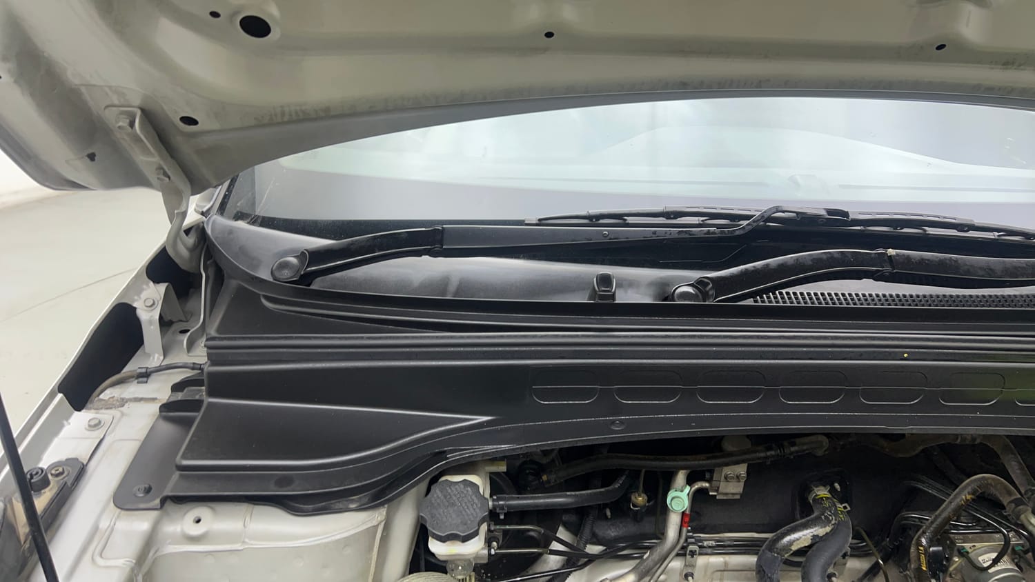 Used 2015 Hyundai Creta 1.6 SX Plus Petrol Petrol Manual engine ENGINE RIGHT SIDE HINGE & APRON VIEW