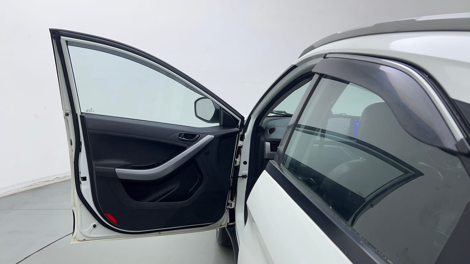 Used 2023 Tata Nexon XM S Petrol + CNG(Outside Fitted) Cng Manual interior LEFT FRONT DOOR OPEN VIEW
