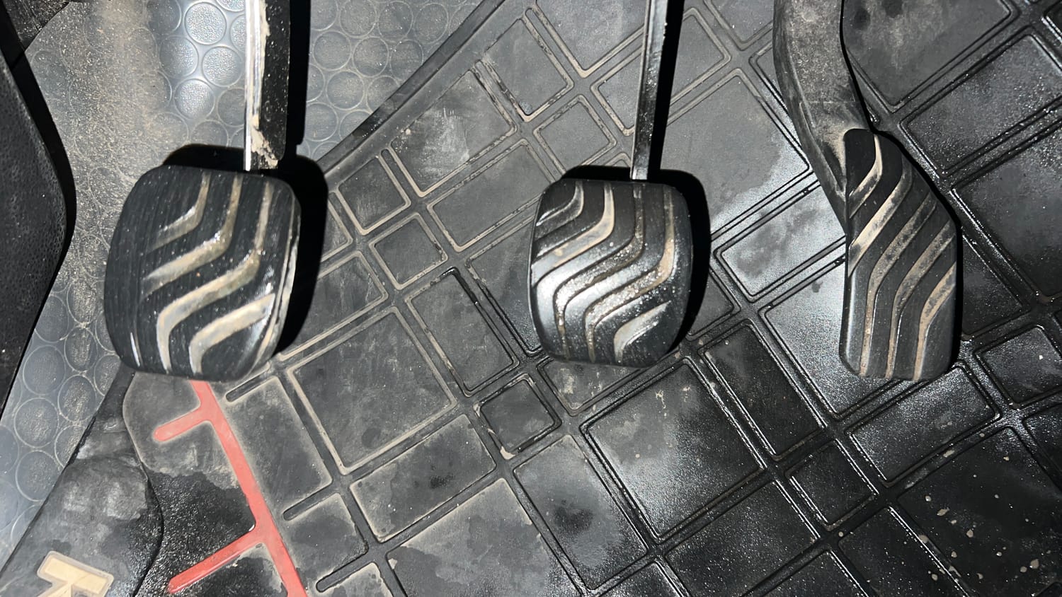 Used 2018 Renault Kwid RXT (O) 1.0 SCE Edition Petrol Manual interior PEDALS VIEW