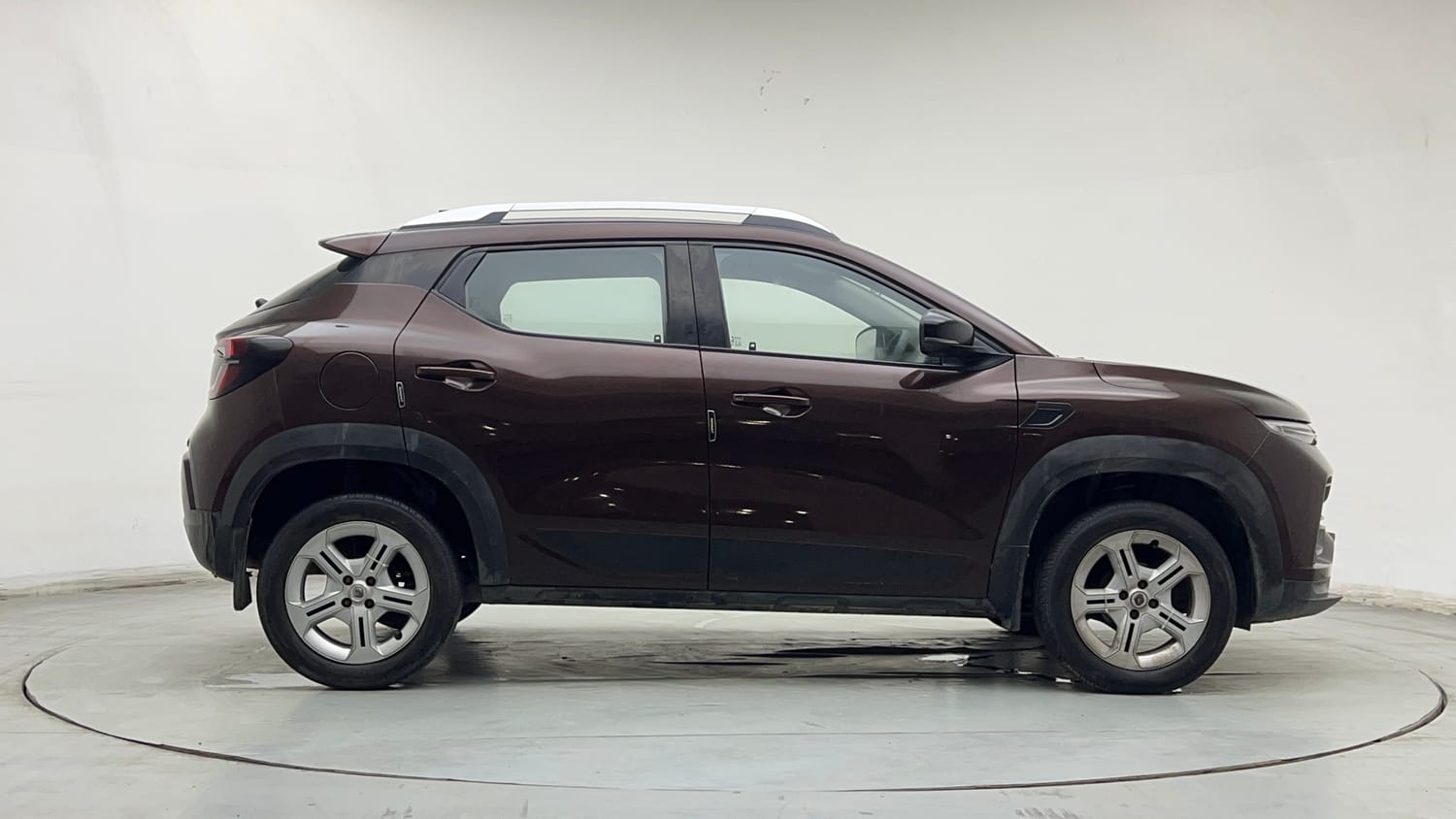 Used 2021 Renault Kiger RXT MT Petrol Manual exterior RIGHT SIDE VIEW