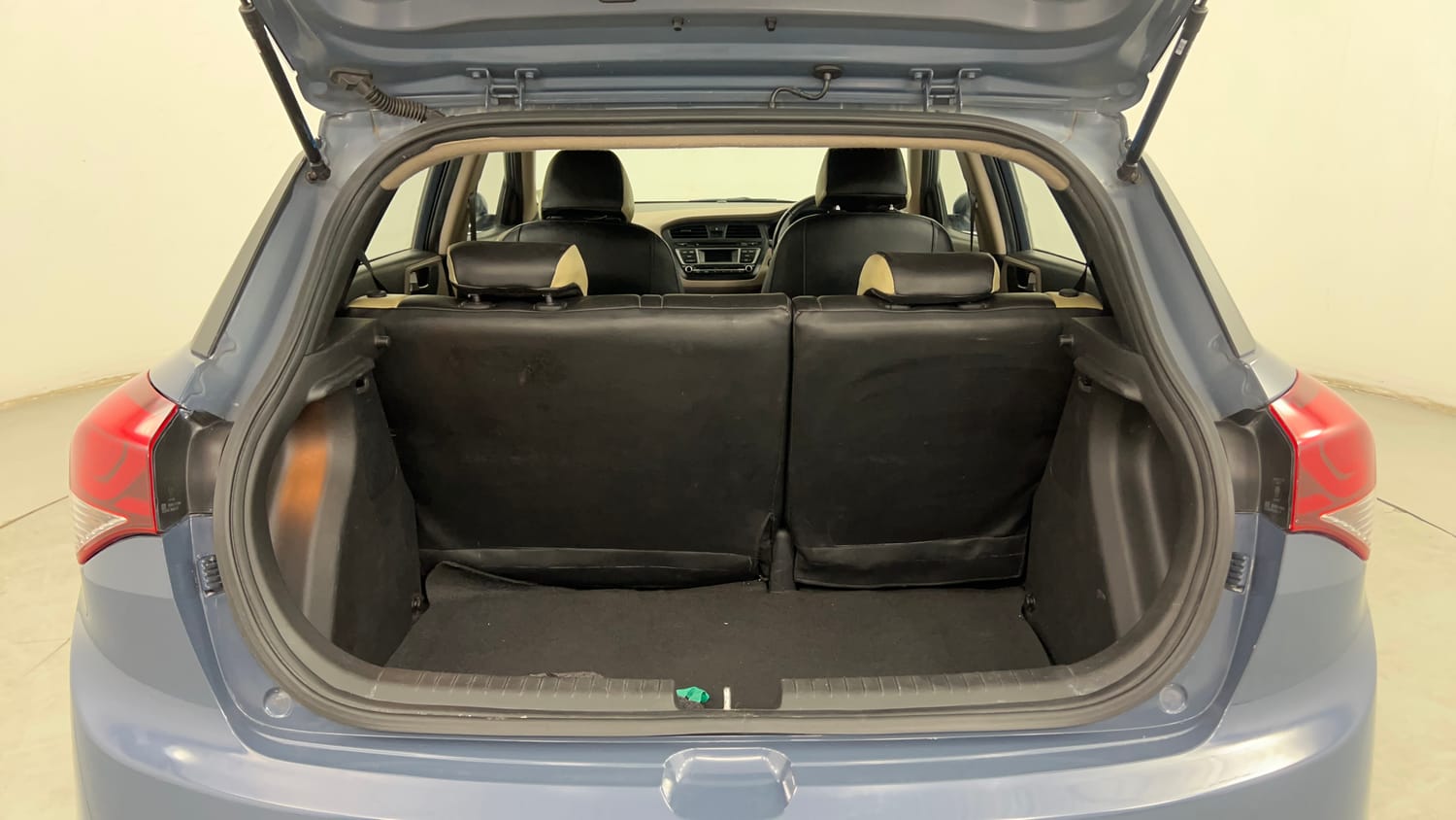 Used 2015 Hyundai Elite i20 Asta 1.2 Petrol Manual interior DICKY INSIDE VIEW