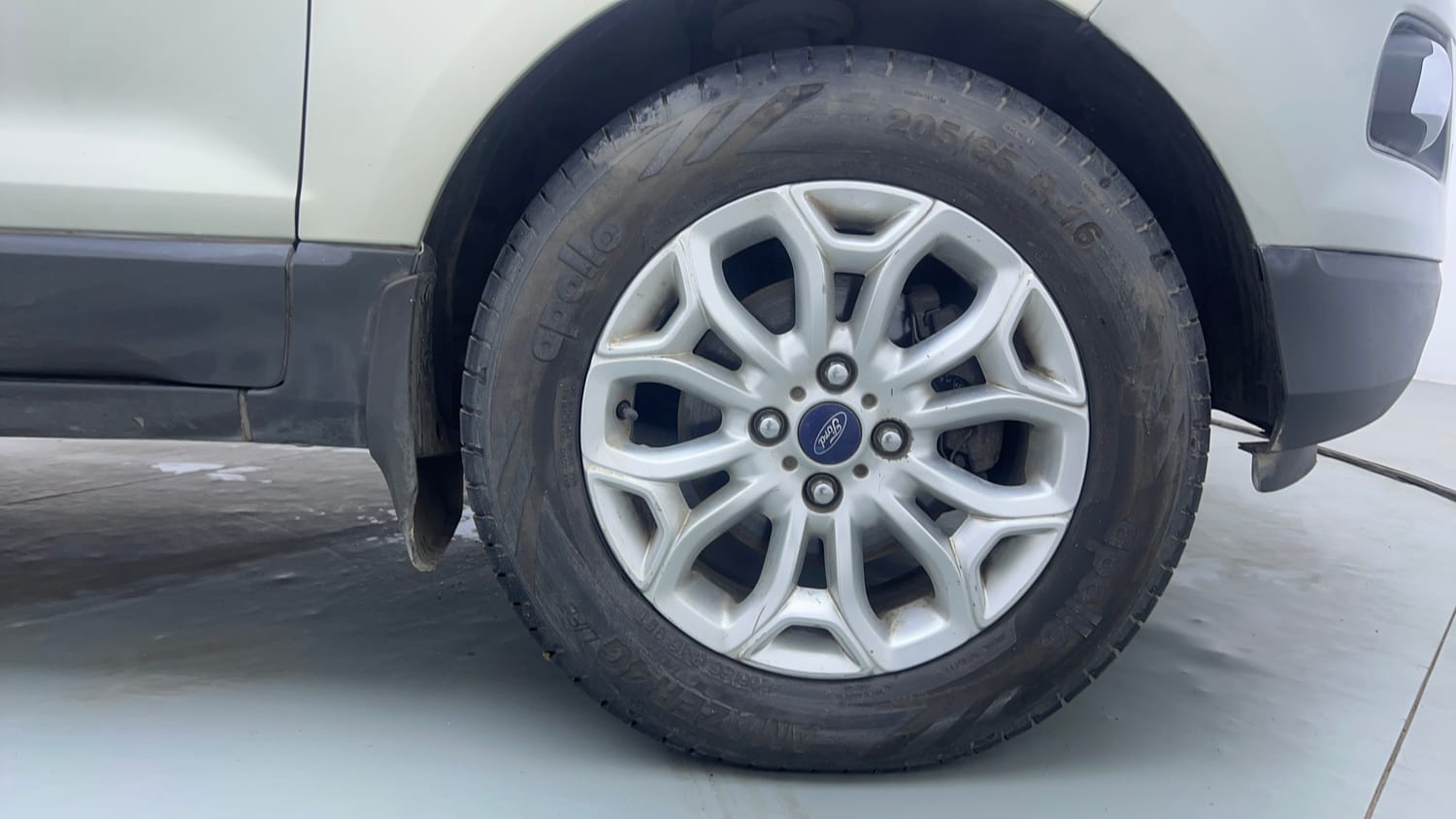 Used 2014 Ford EcoSport Titanium 1.5 TDCi Diesel Manual tyres RIGHT FRONT TYRE RIM VIEW