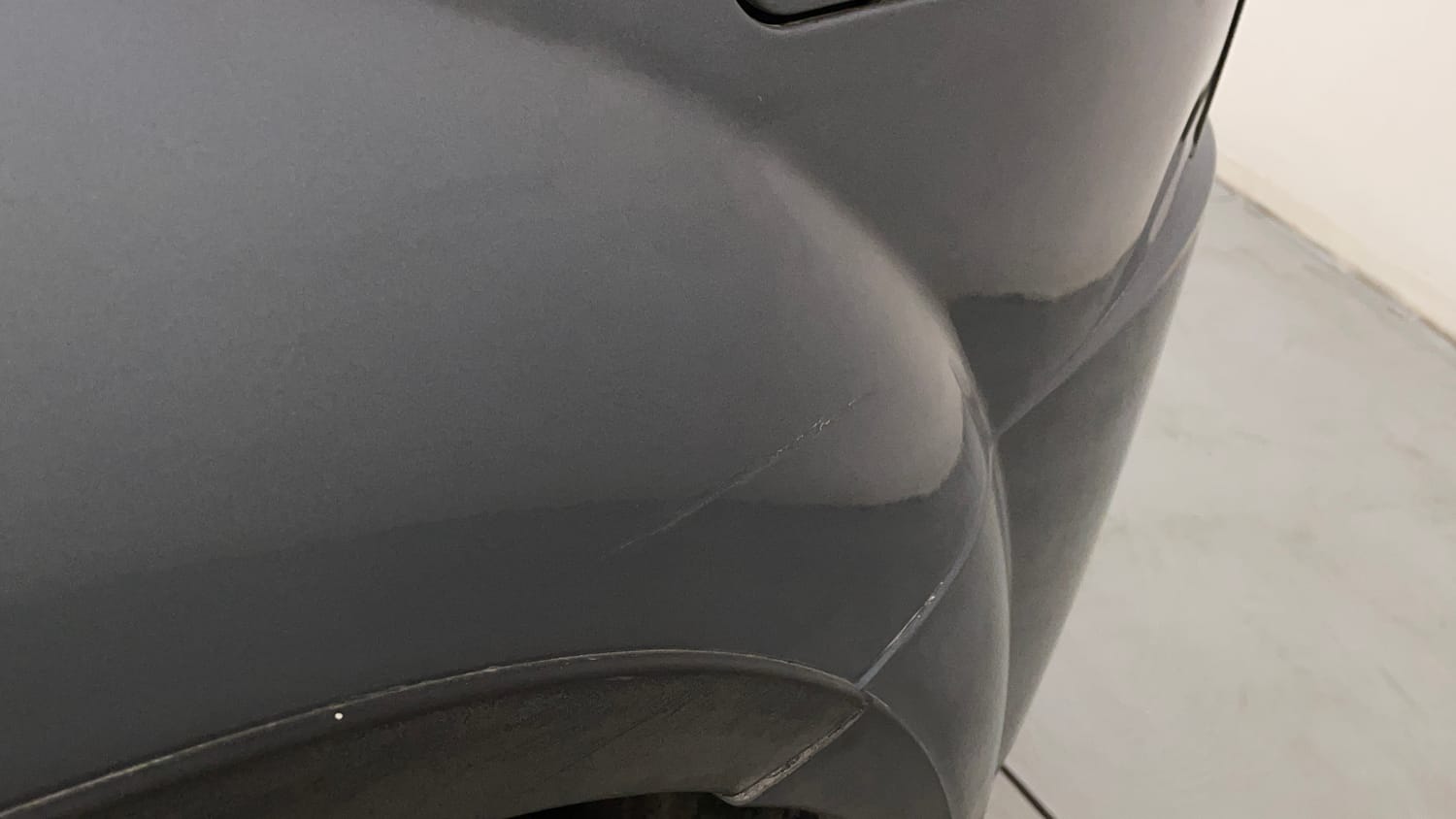 Used 2015 Mahindra XUV500 W6 Diesel Manual dents MINOR DENT