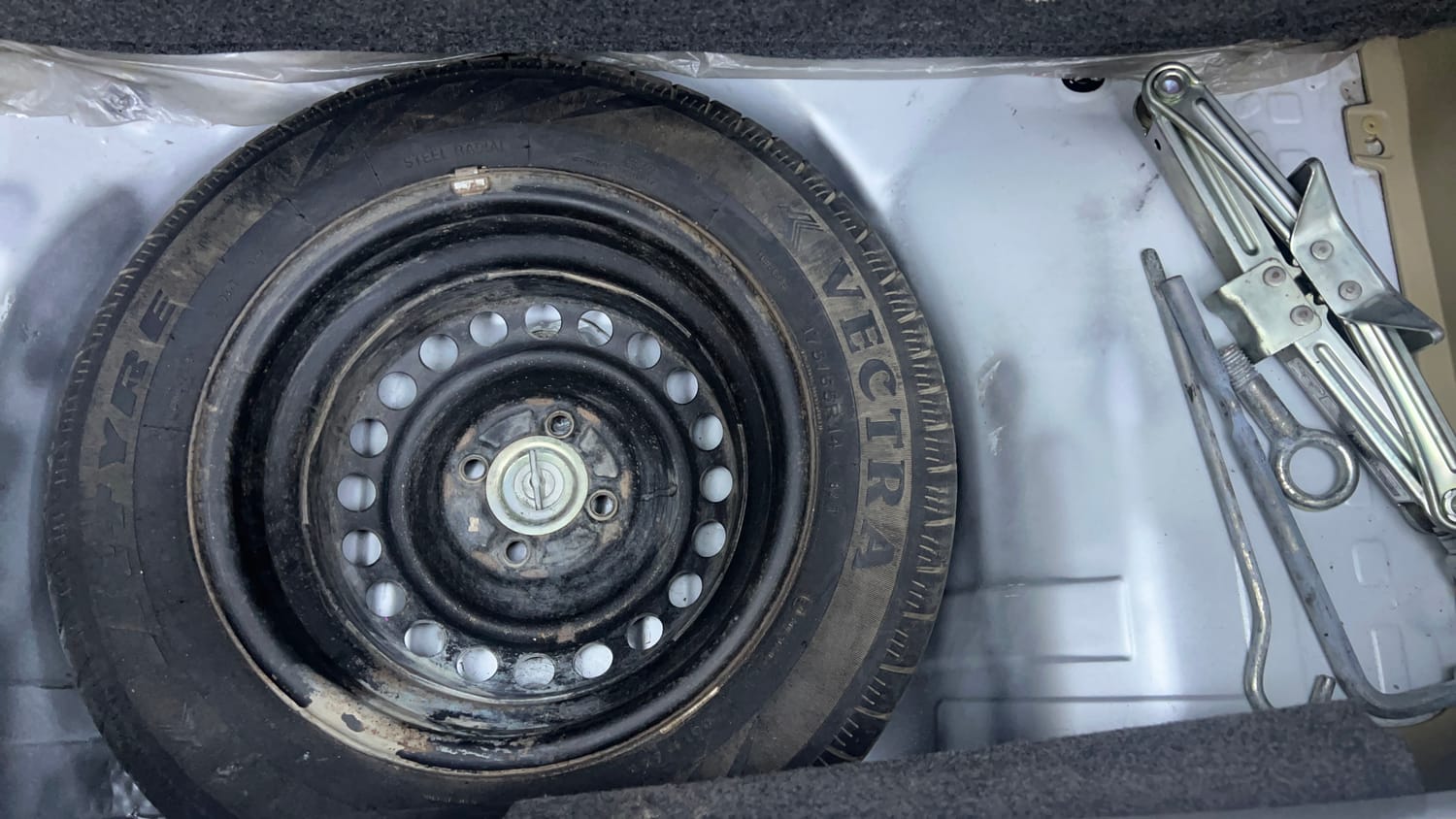 Used 2013 Honda Brio S MT Petrol Manual tyres SPARE TYRE VIEW