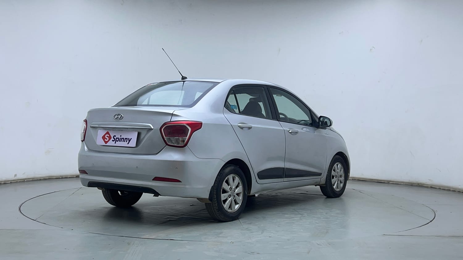 Used 2015 Hyundai Xcent S 1.2 (O) Petrol Manual exterior RIGHT REAR CORNER VIEW