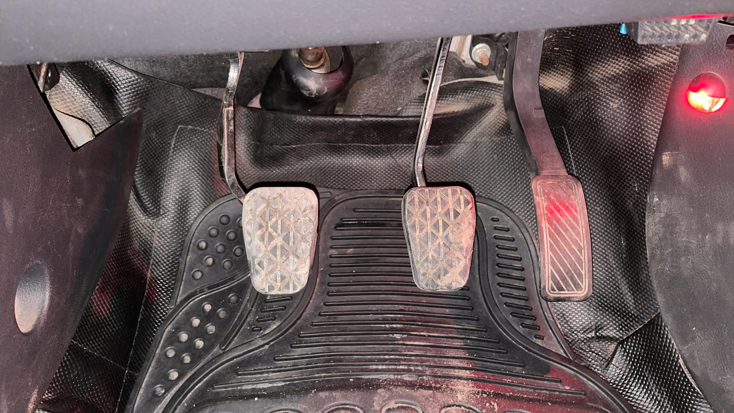 Used 2019 Ford Freestyle Titanium 1.2 Ti-VCT Petrol Manual interior PEDALS VIEW