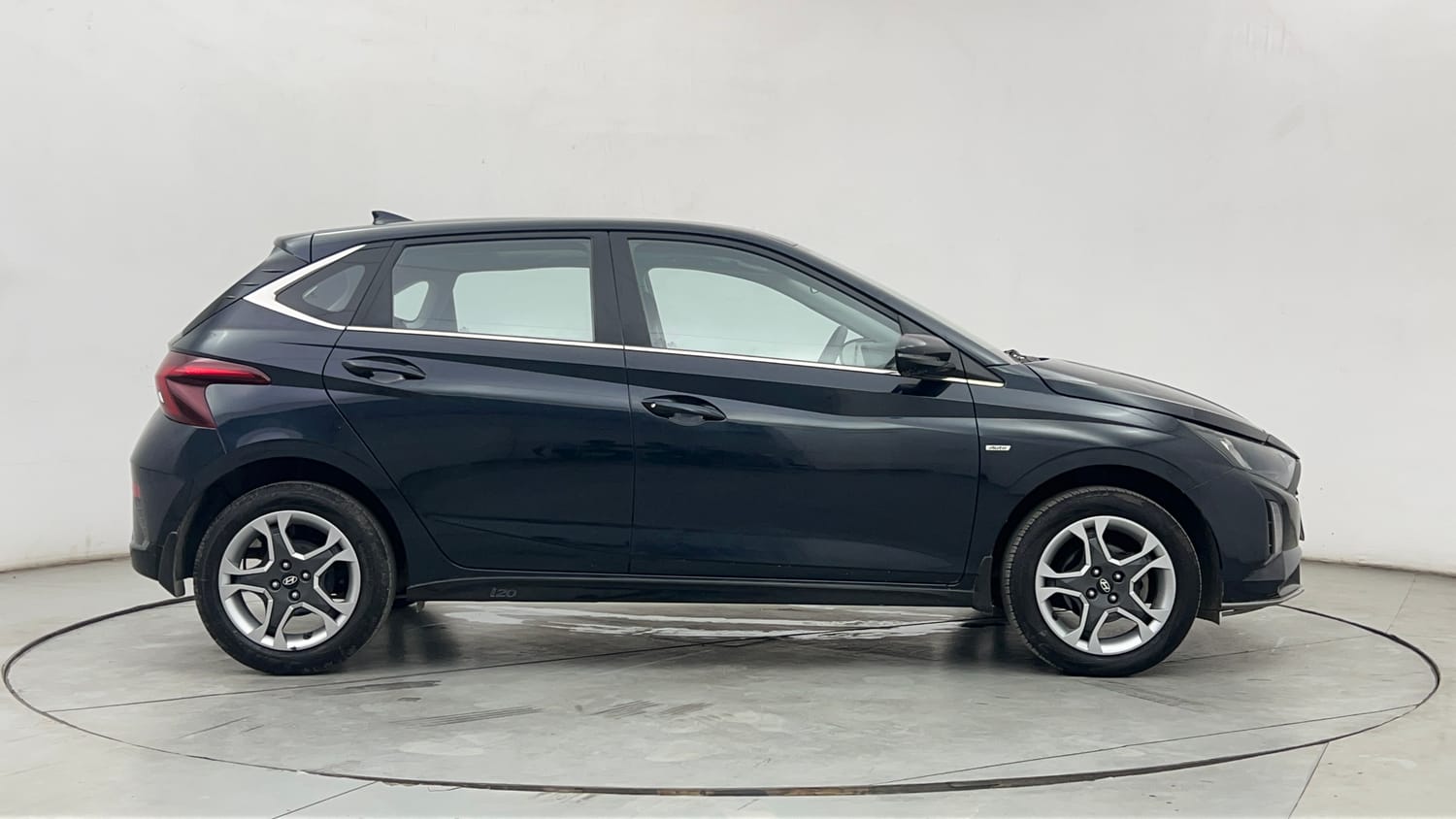 Used 2025 Hyundai i20 Sportz (O) 1.2 IVT Petrol Automatic exterior RIGHT SIDE VIEW