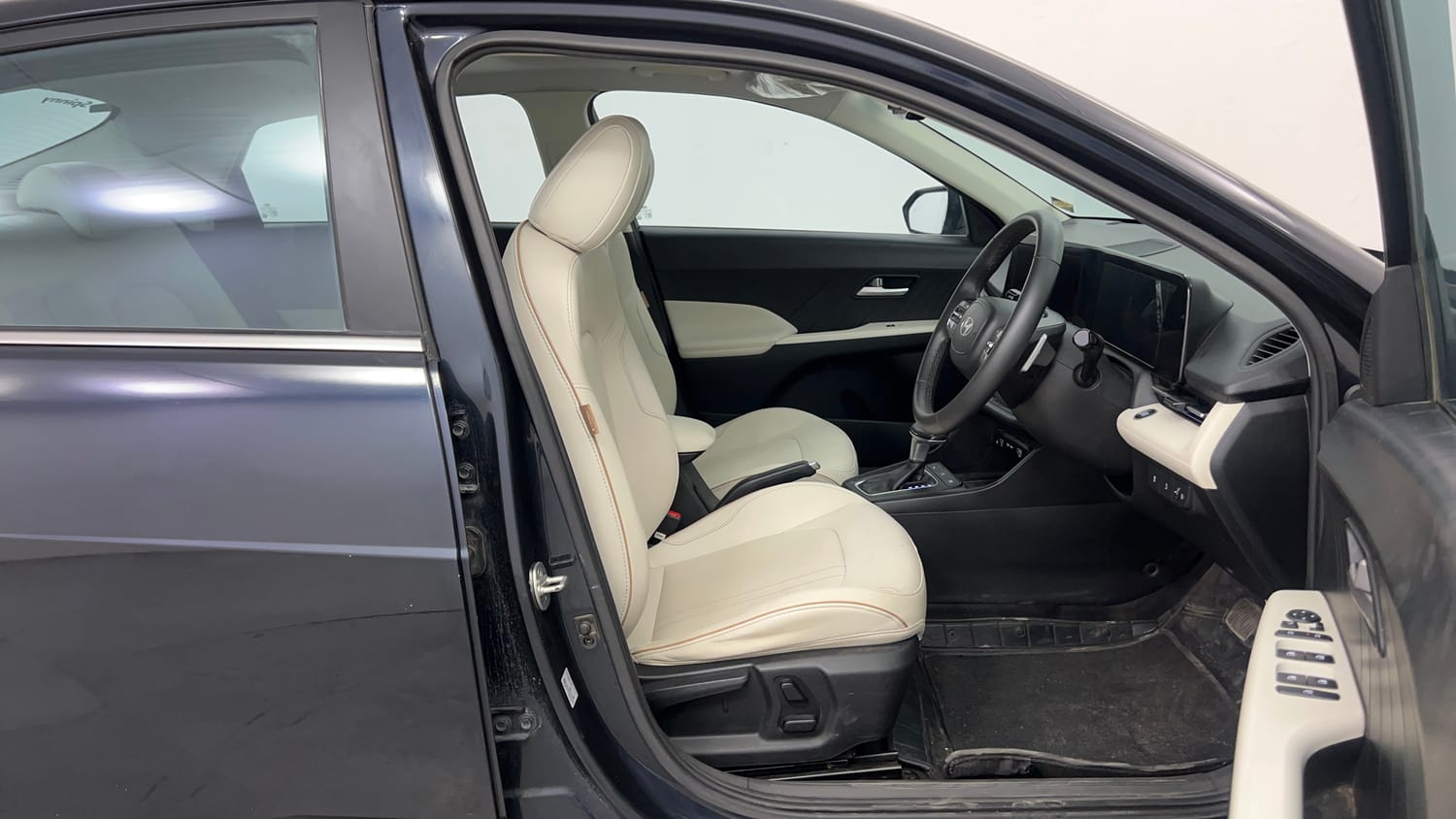 Used 2023 Hyundai Verna SX (O) 1.5 Petrol IVT Petrol Automatic interior RIGHT SIDE FRONT DOOR CABIN VIEW