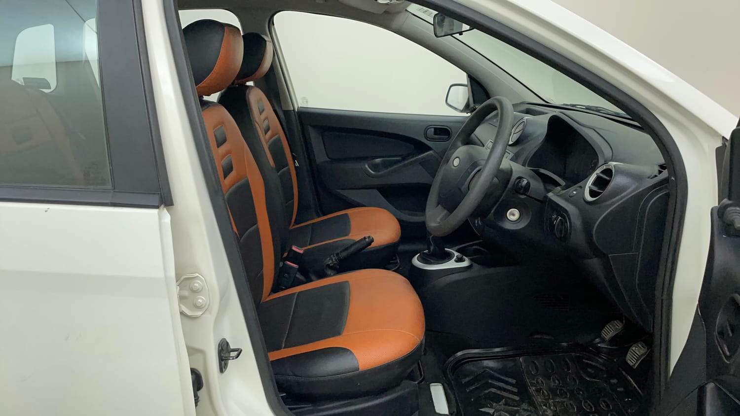Used 2013 Ford Figo Duratec Petrol EXI 1.2 Petrol Manual interior RIGHT SIDE FRONT DOOR CABIN VIEW