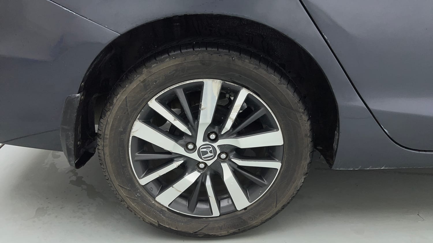 Used 2022 Honda City ZX CVT Petrol Petrol Automatic tyres RIGHT REAR TYRE RIM VIEW