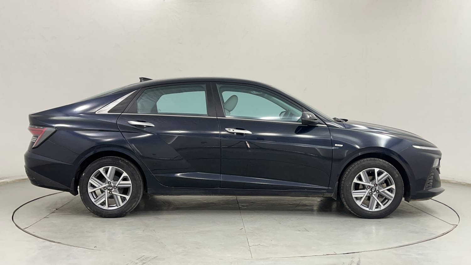 Used 2023 Hyundai Verna SX (O) 1.5 Petrol IVT Petrol Automatic exterior RIGHT SIDE VIEW