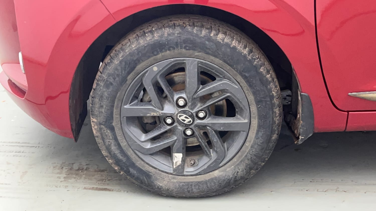 Used 2022 Hyundai Grand i10 Nios Sportz AMT 1.2 Kappa VTVT Petrol Automatic tyres LEFT FRONT TYRE RIM VIEW