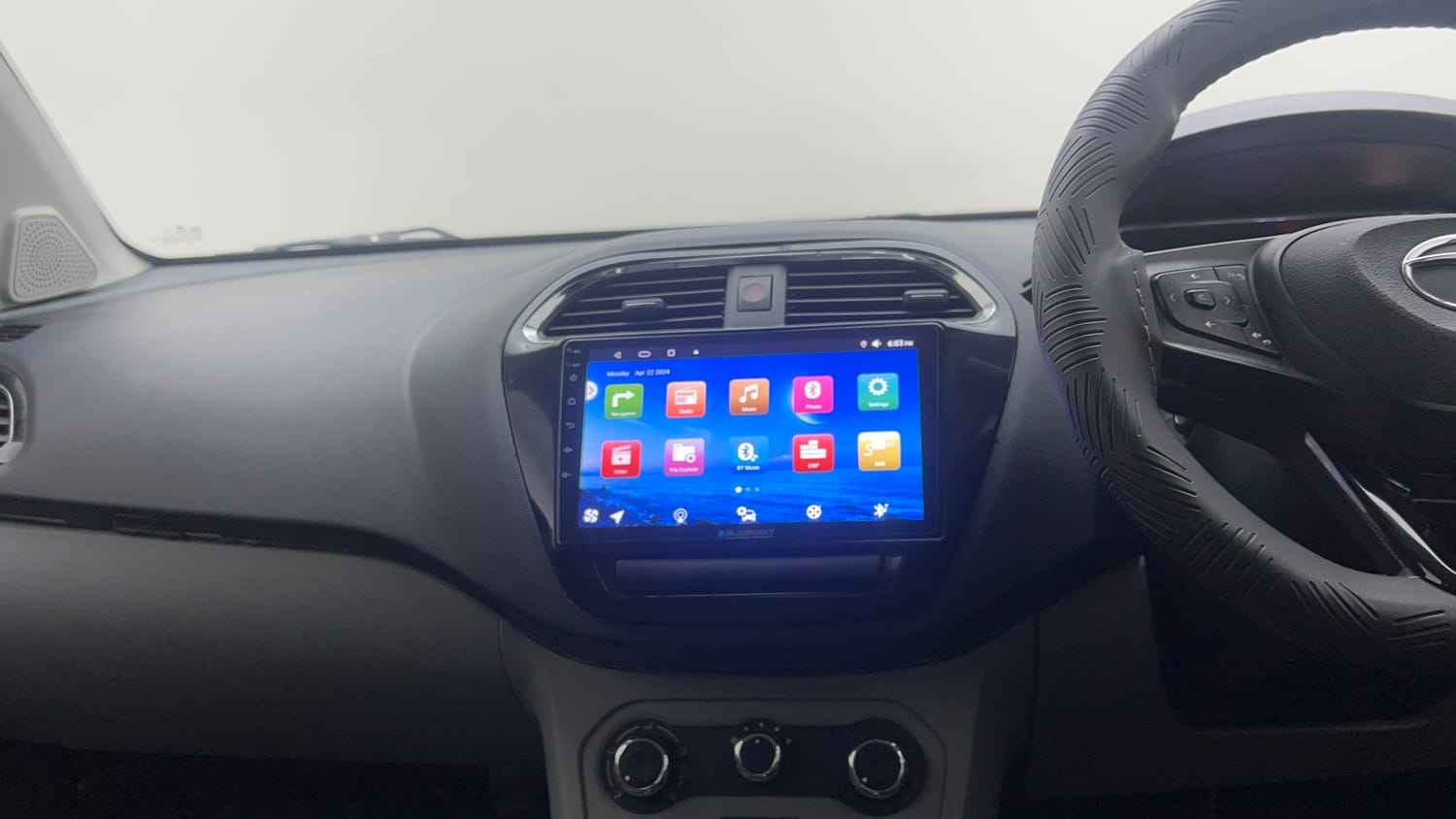 Used 2024 Tata Tiago XT Petrol Manual interior MUSIC SYSTEM & AC CONTROL VIEW