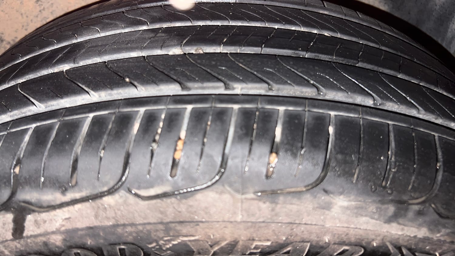 Used 2019 Volkswagen Ameo Highline Plus 1.0L (P) 16 Alloy Petrol Manual tyres LEFT REAR TYRE TREAD VIEW