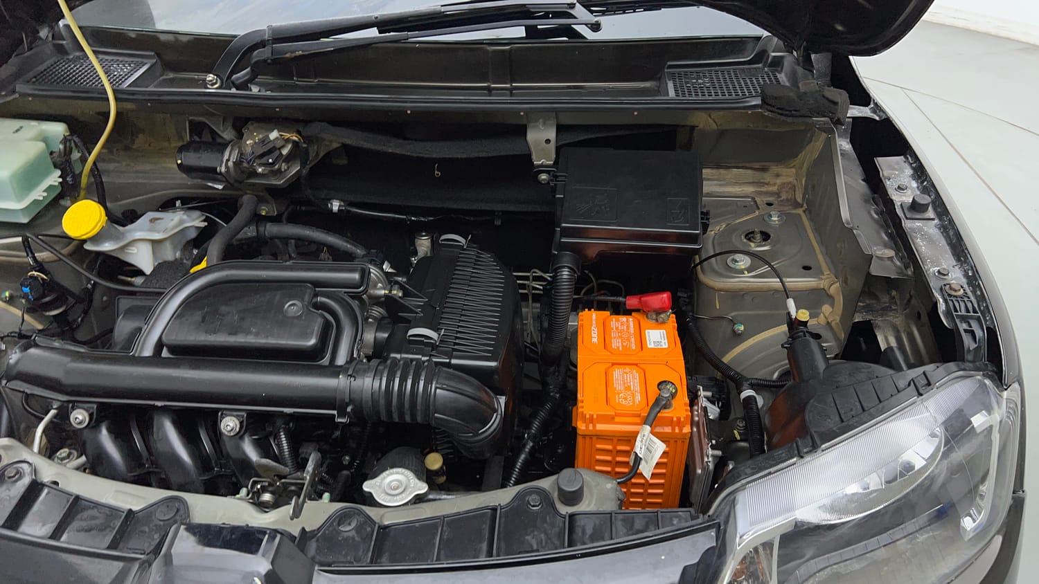 Used 2019 Renault Kwid RXT (O) 1.0 SCE Edition Petrol Manual engine ENGINE LEFT SIDE VIEW