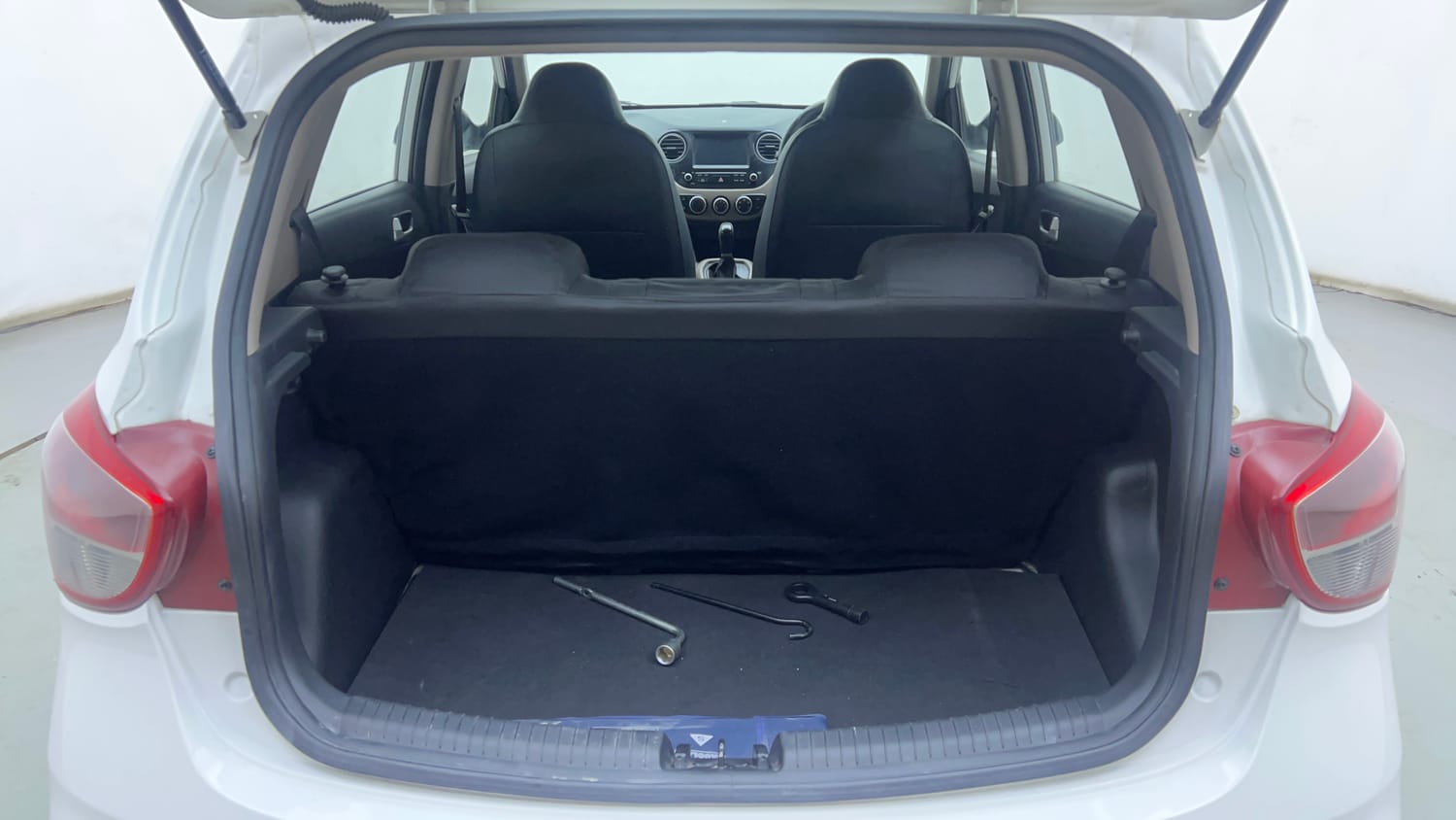 Used 2017 Hyundai Grand i10 Sportz (O) AT 1.2 Kappa VTVT Petrol Automatic interior DICKY INSIDE VIEW