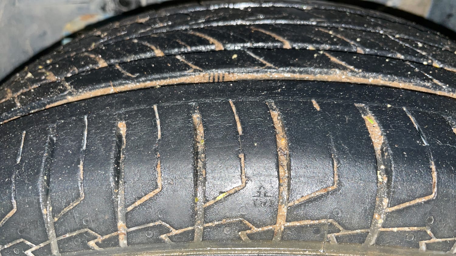 Used 2020 Tata Nexon XM Petrol Manual tyres LEFT FRONT TYRE TREAD VIEW