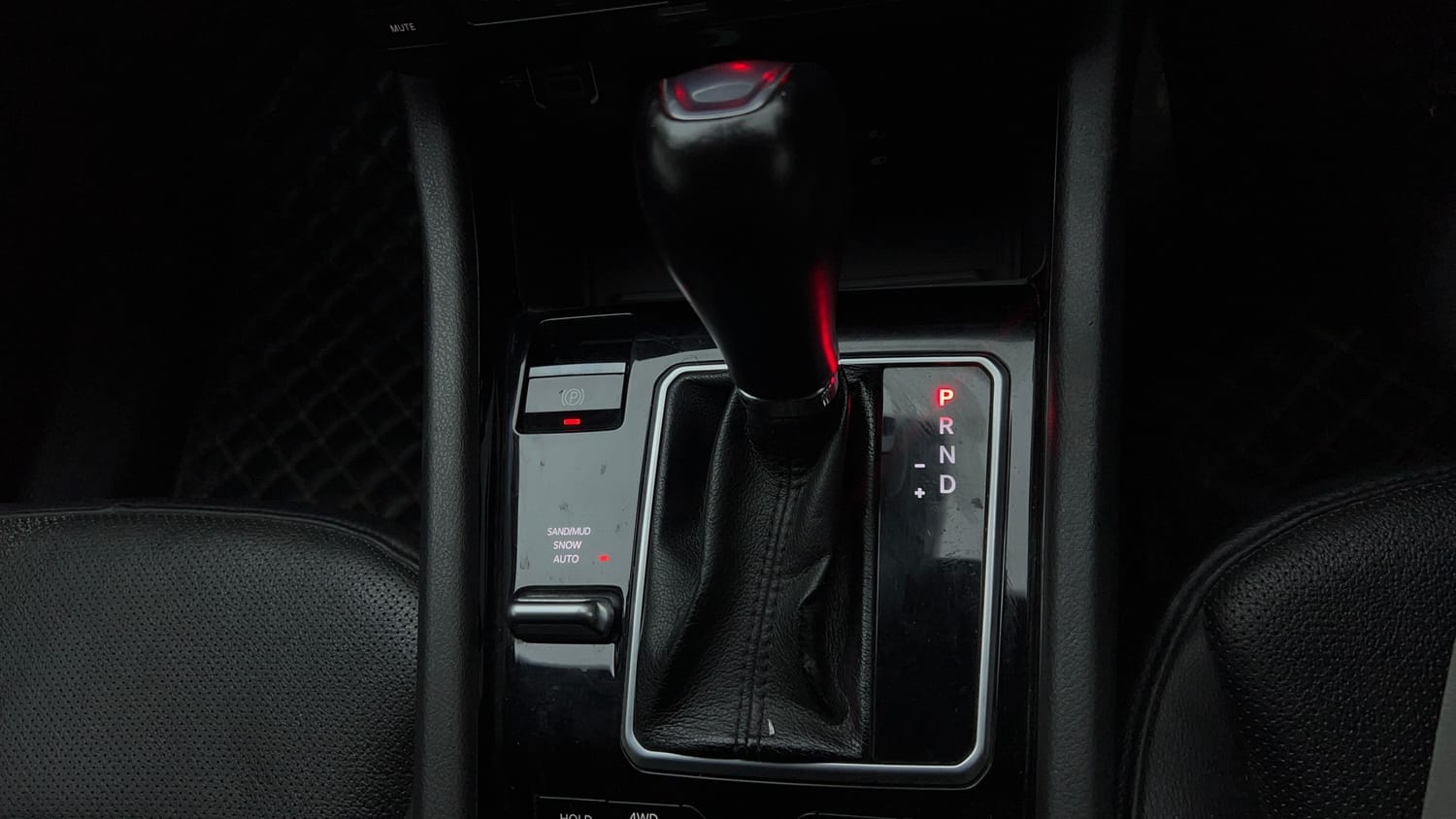 Used 2021 Jeep Compass Model S (O) Diesel 4x4 AT Diesel Automatic interior GEAR  KNOB VIEW