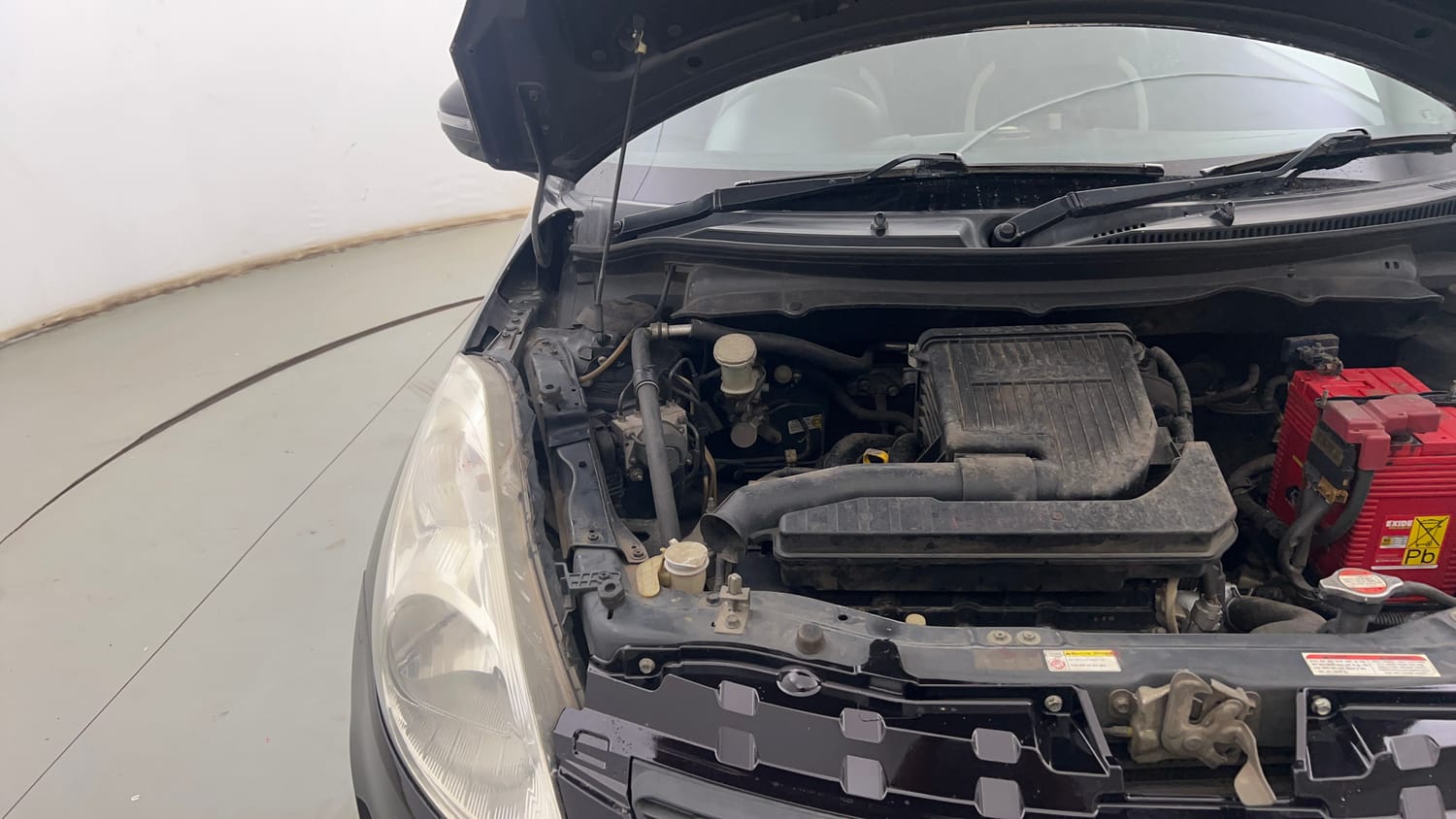 Used 2016 Maruti Suzuki Swift VXi Petrol Manual engine ENGINE RIGHT SIDE HINGE & APRON VIEW