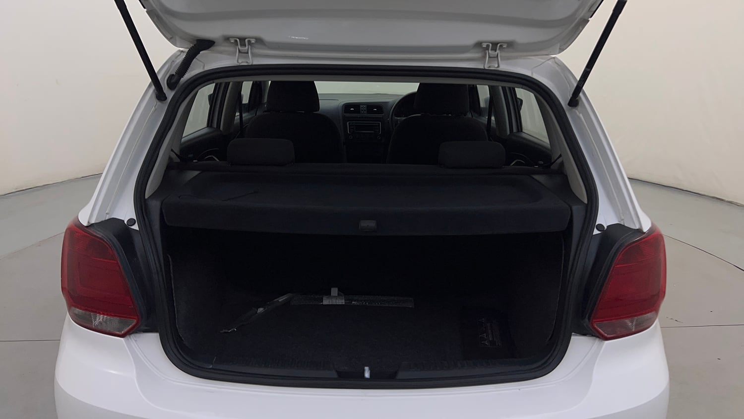 Used 2015 Volkswagen Polo Comfortline 1.2L (P) Petrol Manual interior DICKY INSIDE VIEW