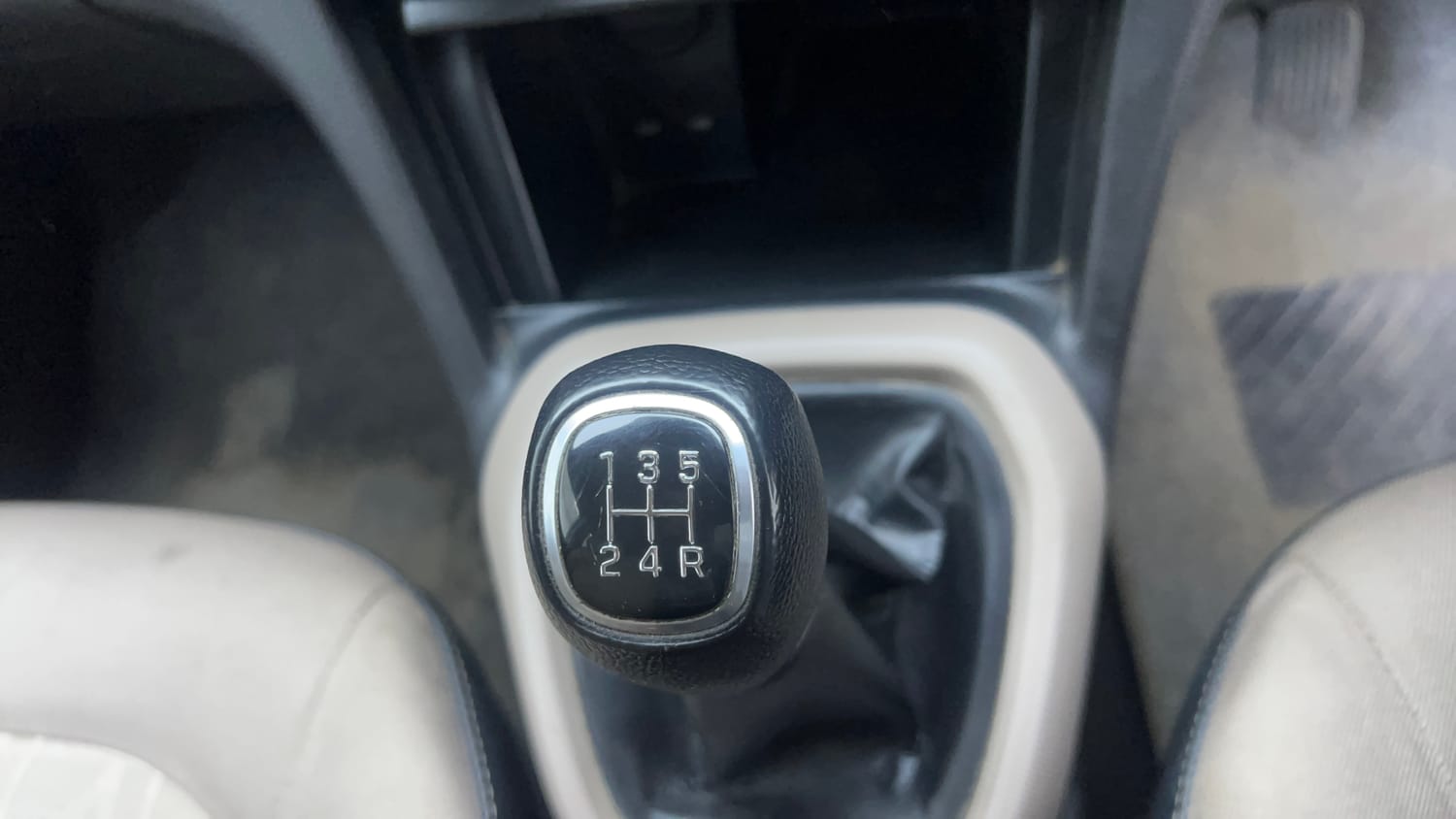 Used 2015 Hyundai Xcent S 1.2 (O) Petrol Manual interior GEAR  KNOB VIEW
